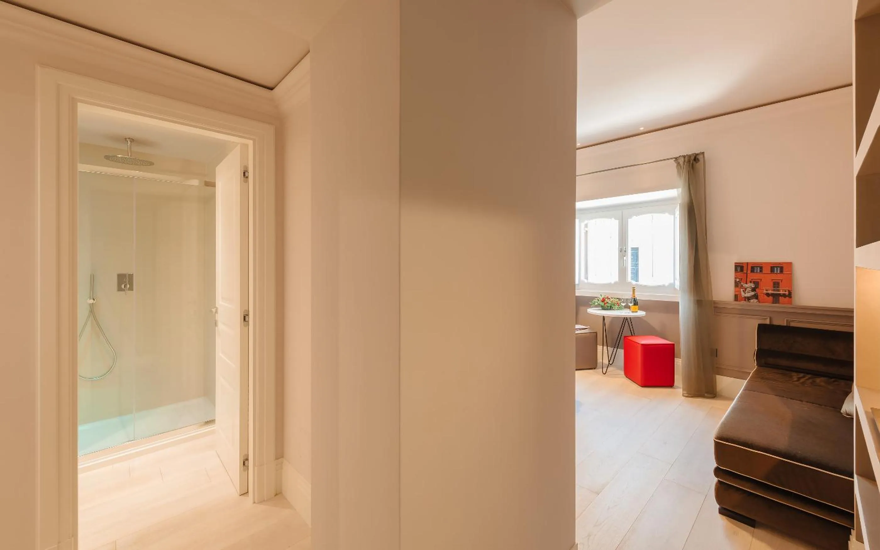 Shower in Rhea Silvia Luxury Navona