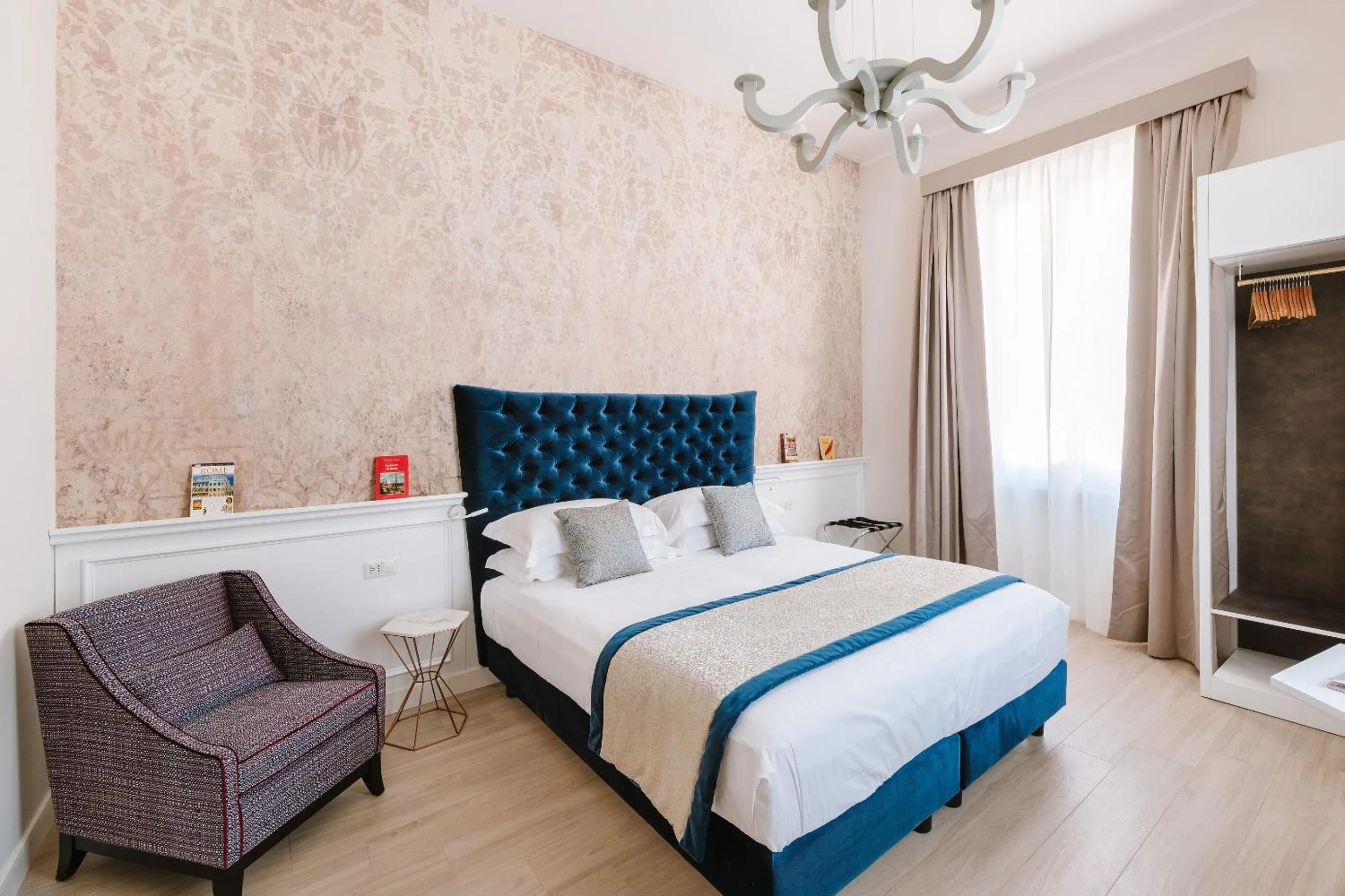 Bed in Rhea Silvia Luxury Navona