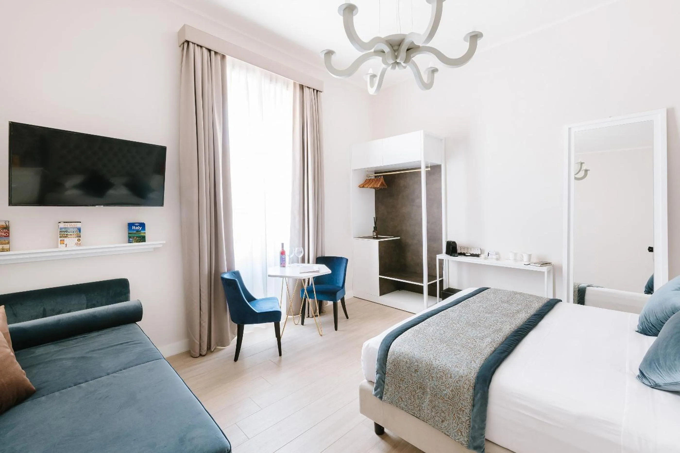 Bed in Rhea Silvia Luxury Navona