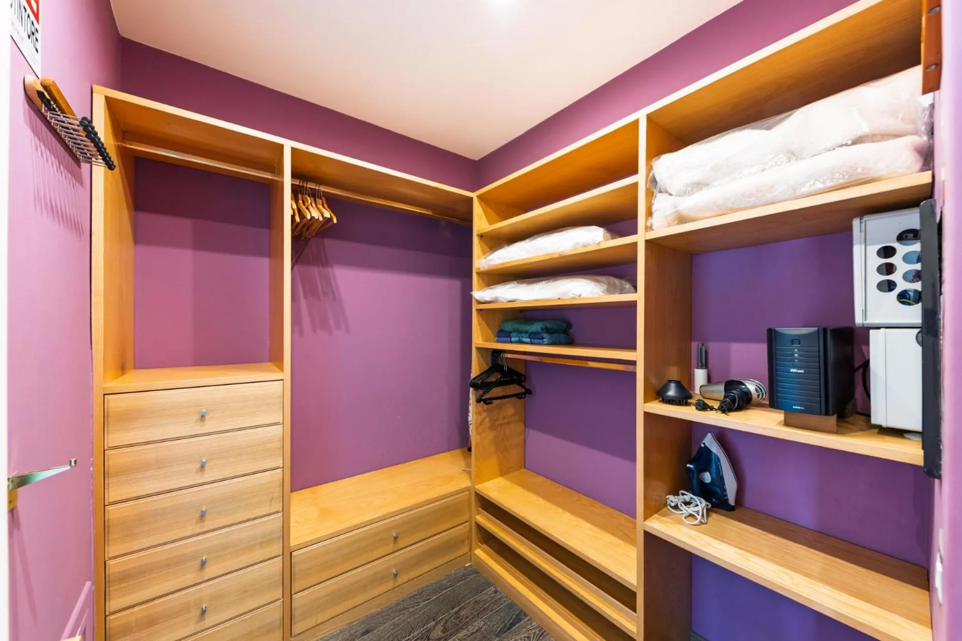 wardrobe, Bed in The Loft Via Torricella