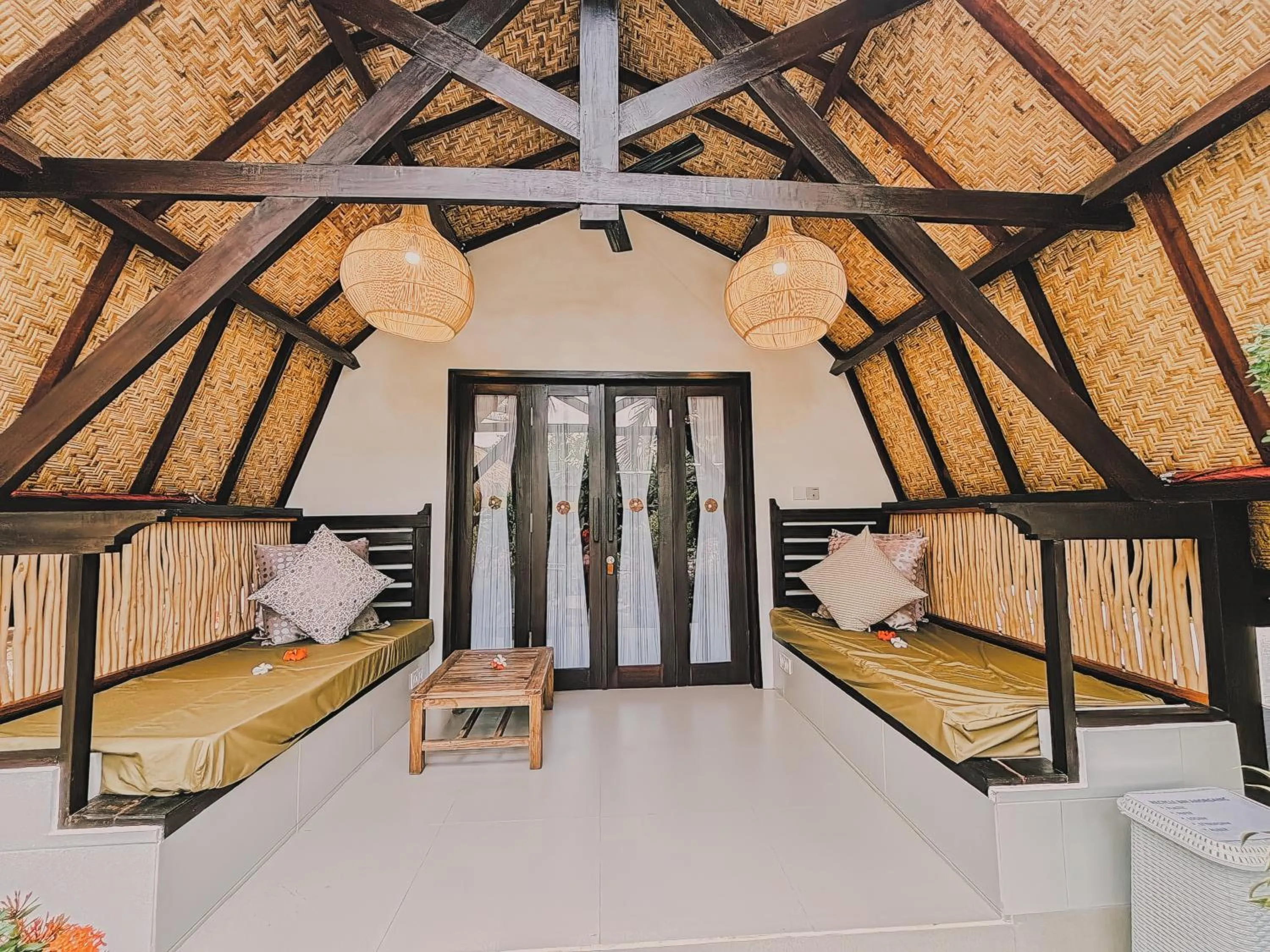 Balcony/Terrace, Bed in Gili Air Bungalows