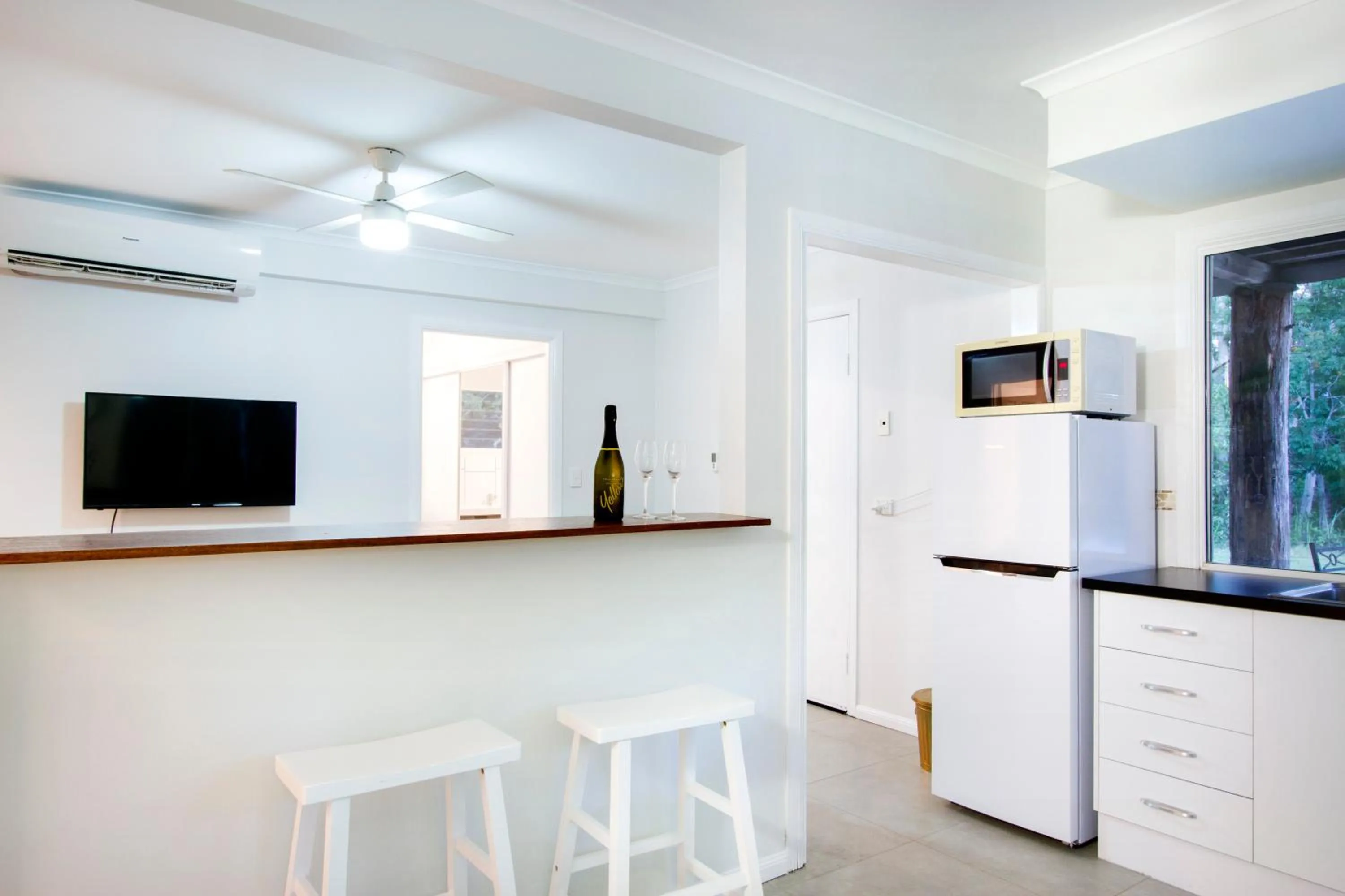 TV and multimedia in Airlie Beach Eco Cabins - Adults Only