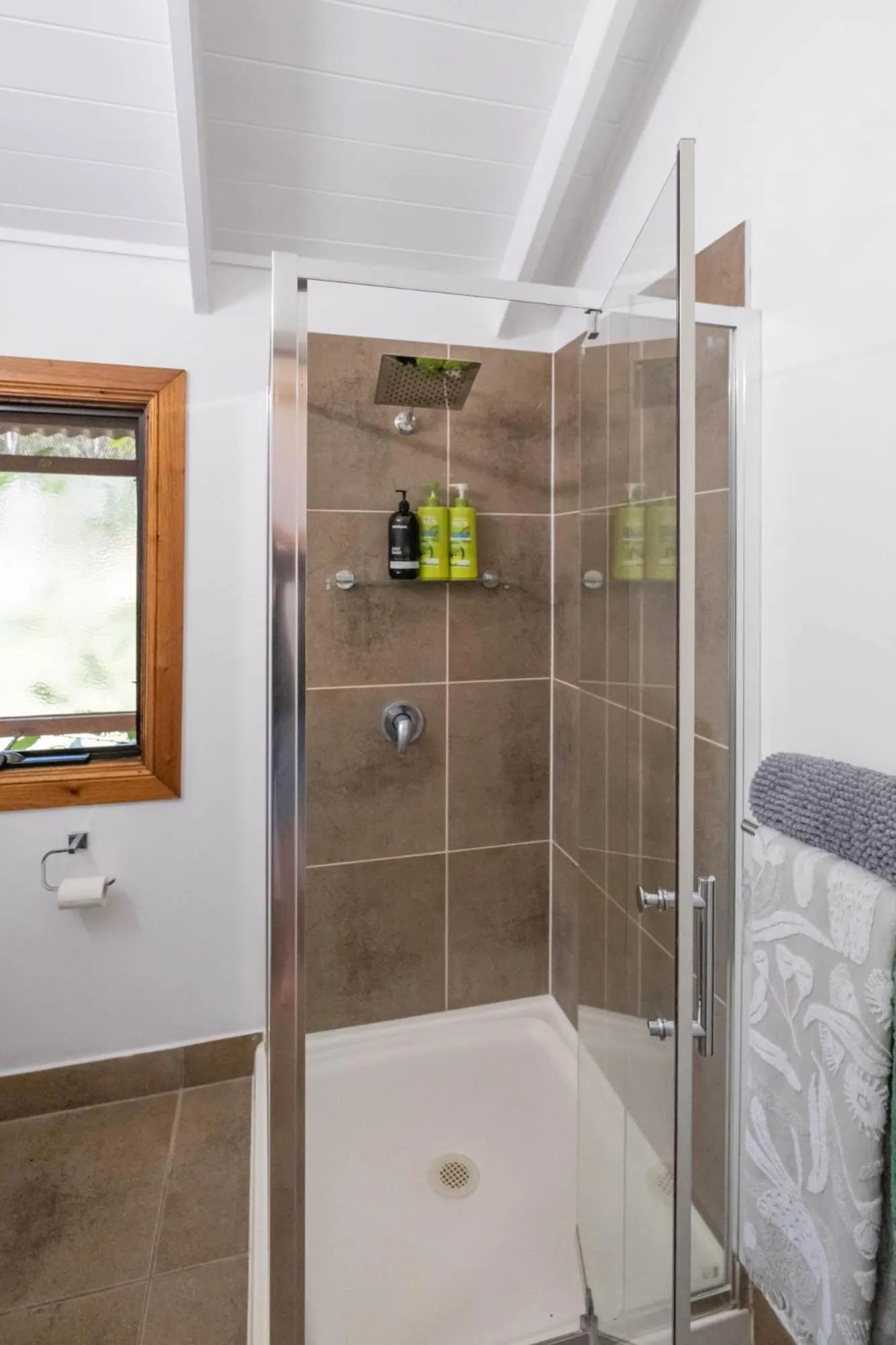 Shower in Airlie Beach Eco Cabins - Adults Only