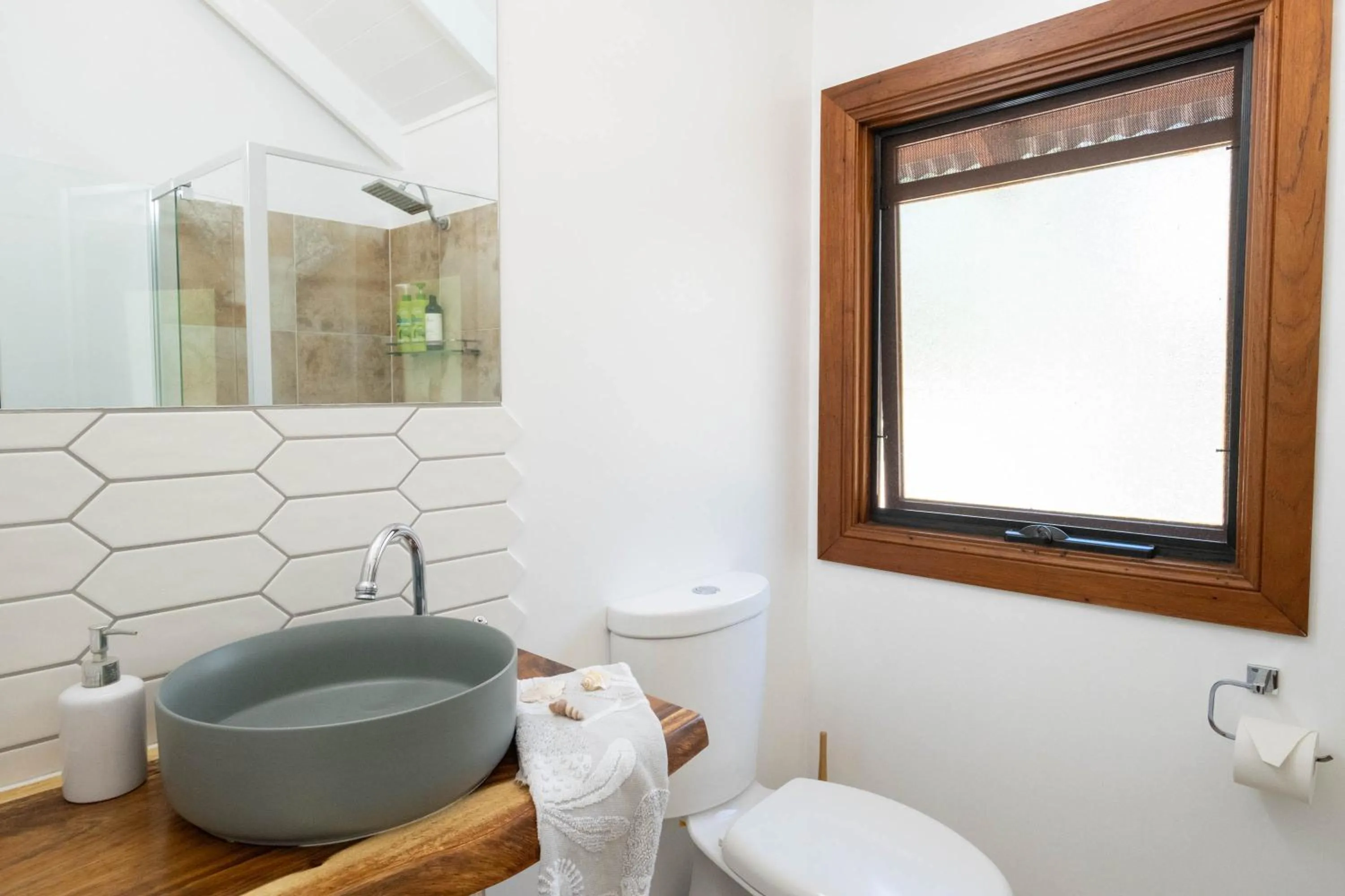 Toilet in Airlie Beach Eco Cabins - Adults Only