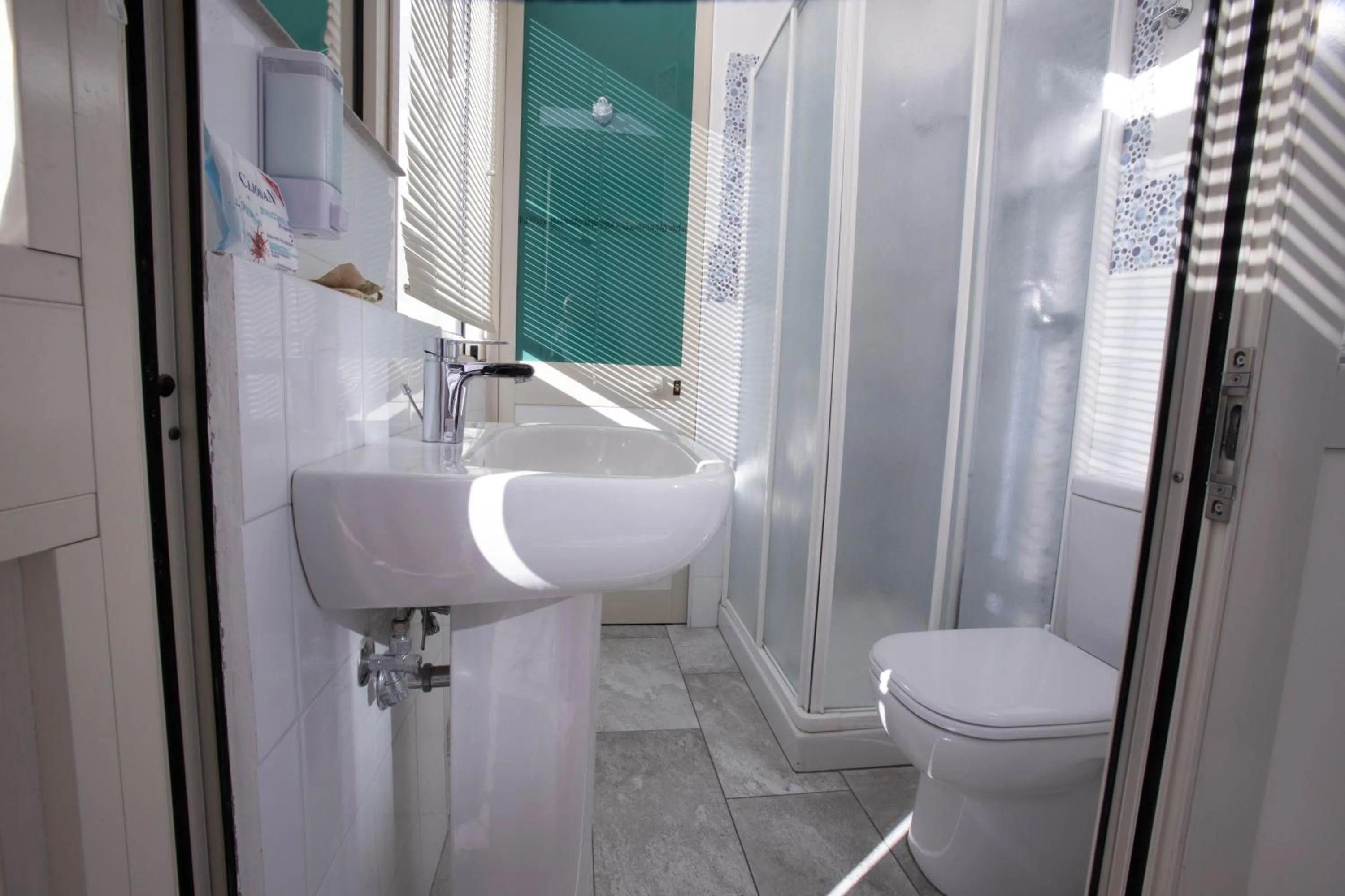 Shower in Etna Sea House