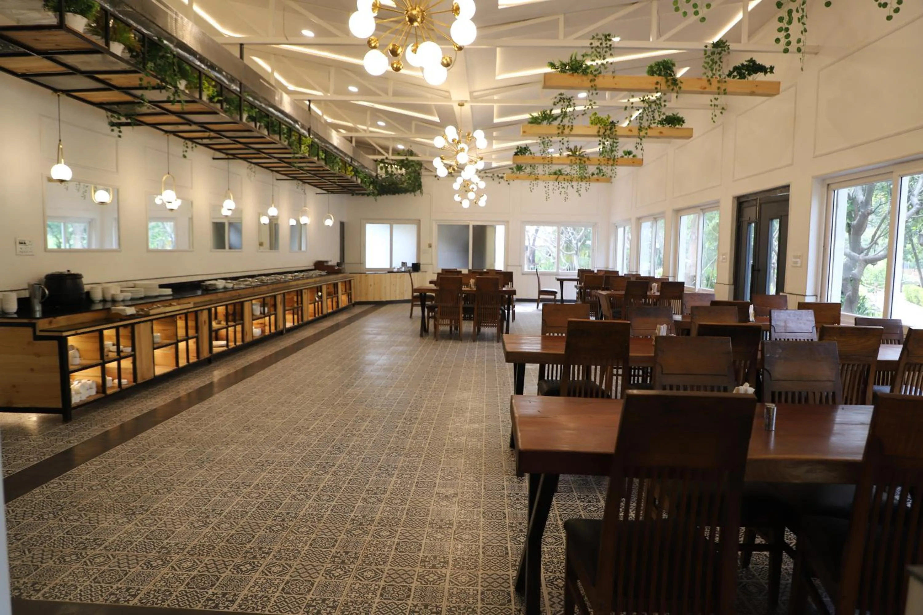 Restaurant/places to eat in Aacorn Hideaway Resort & Spa