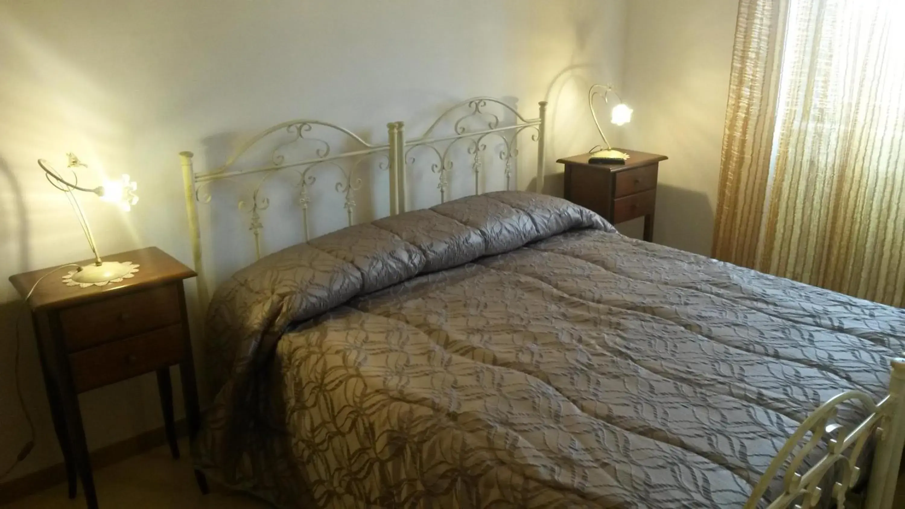 Family Room with Private Bathroom in B&B Le Due Cisterne di Vizzino Gianna Family Room with Private Bathroom in B&B Le Due Cisterne di Vizzino Gianna