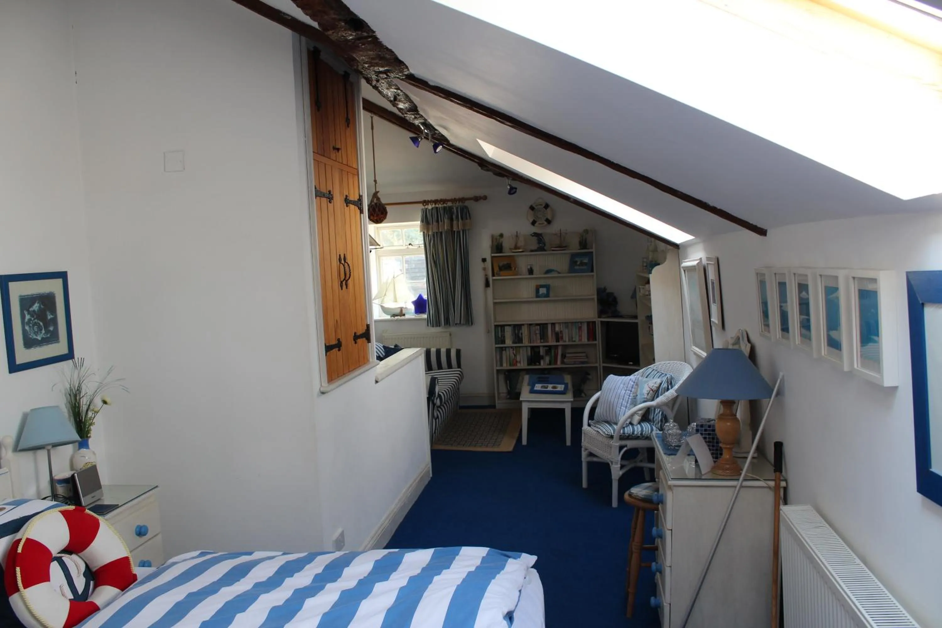 Photo of the whole room, Bed in Clayton Wickham Farmhouse