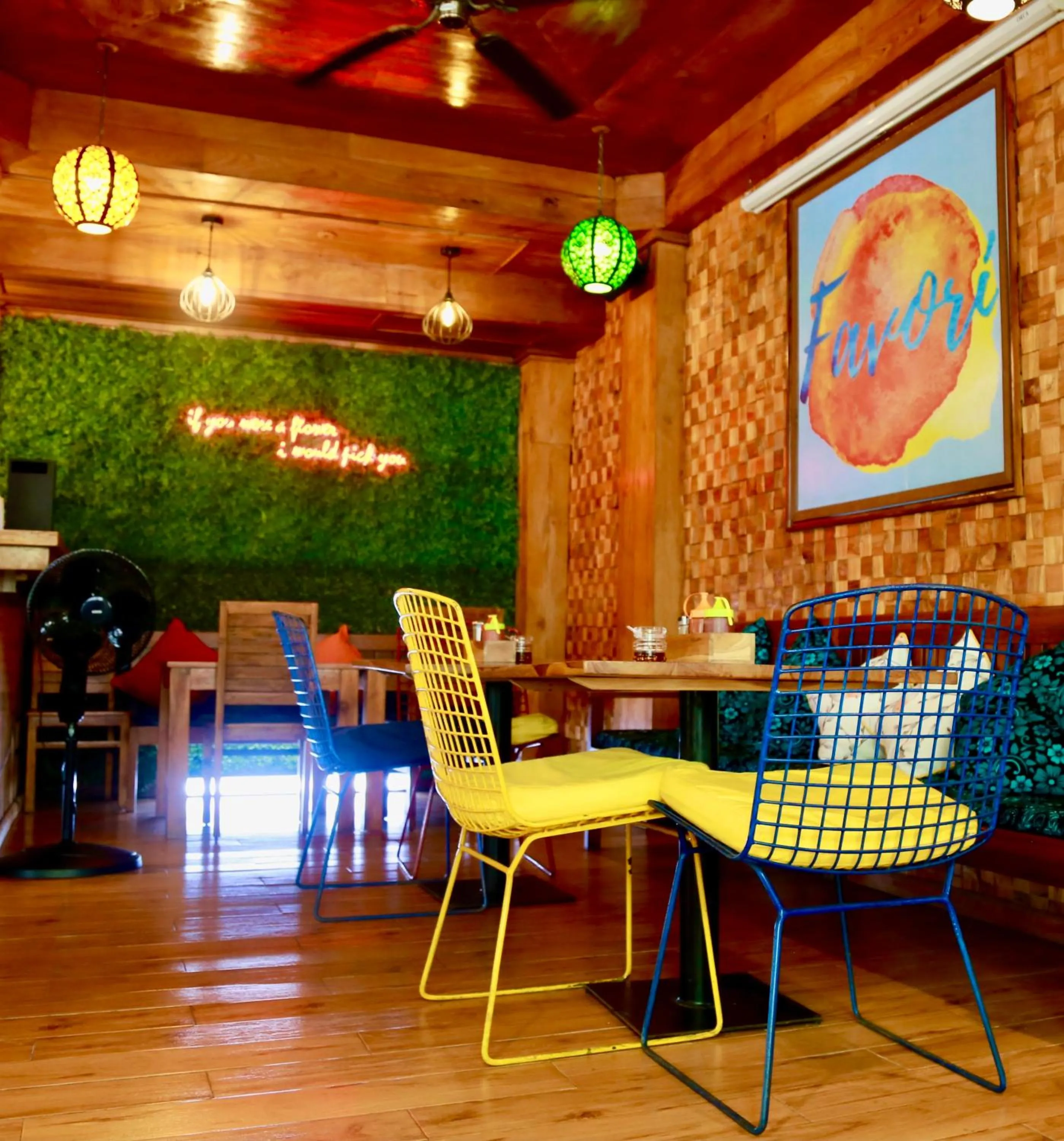 Restaurant/places to eat in Seahouse Bali Indah Beach Inn