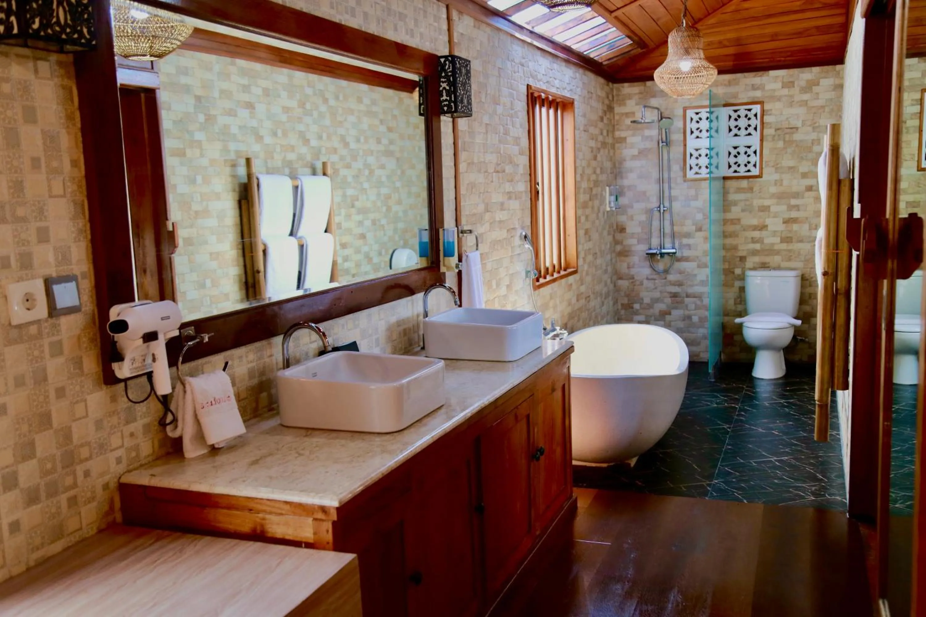 Property building in Seahouse Bali Indah Beach Inn