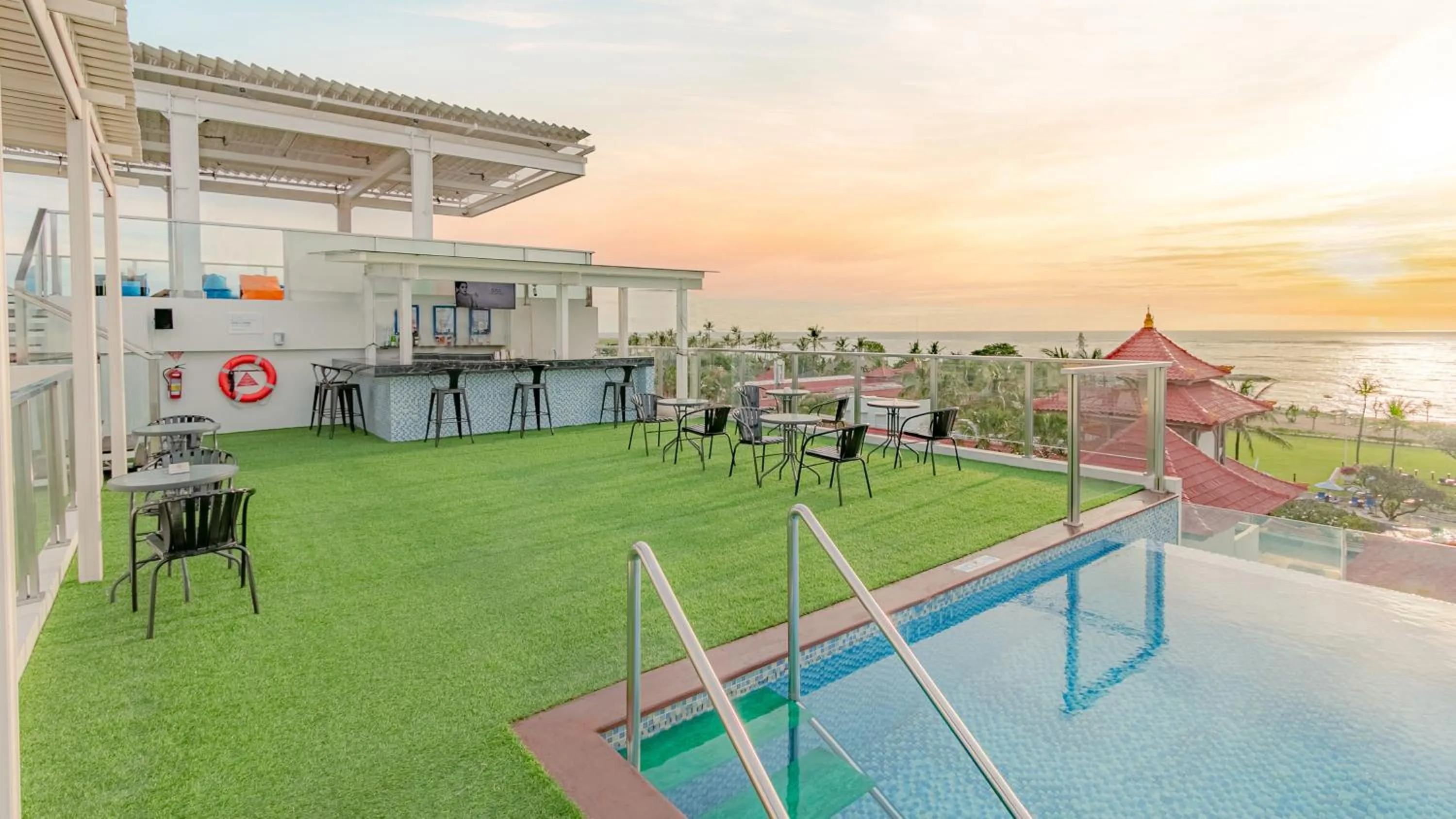 Restaurant/places to eat in Holiday Inn Express Baruna by IHG