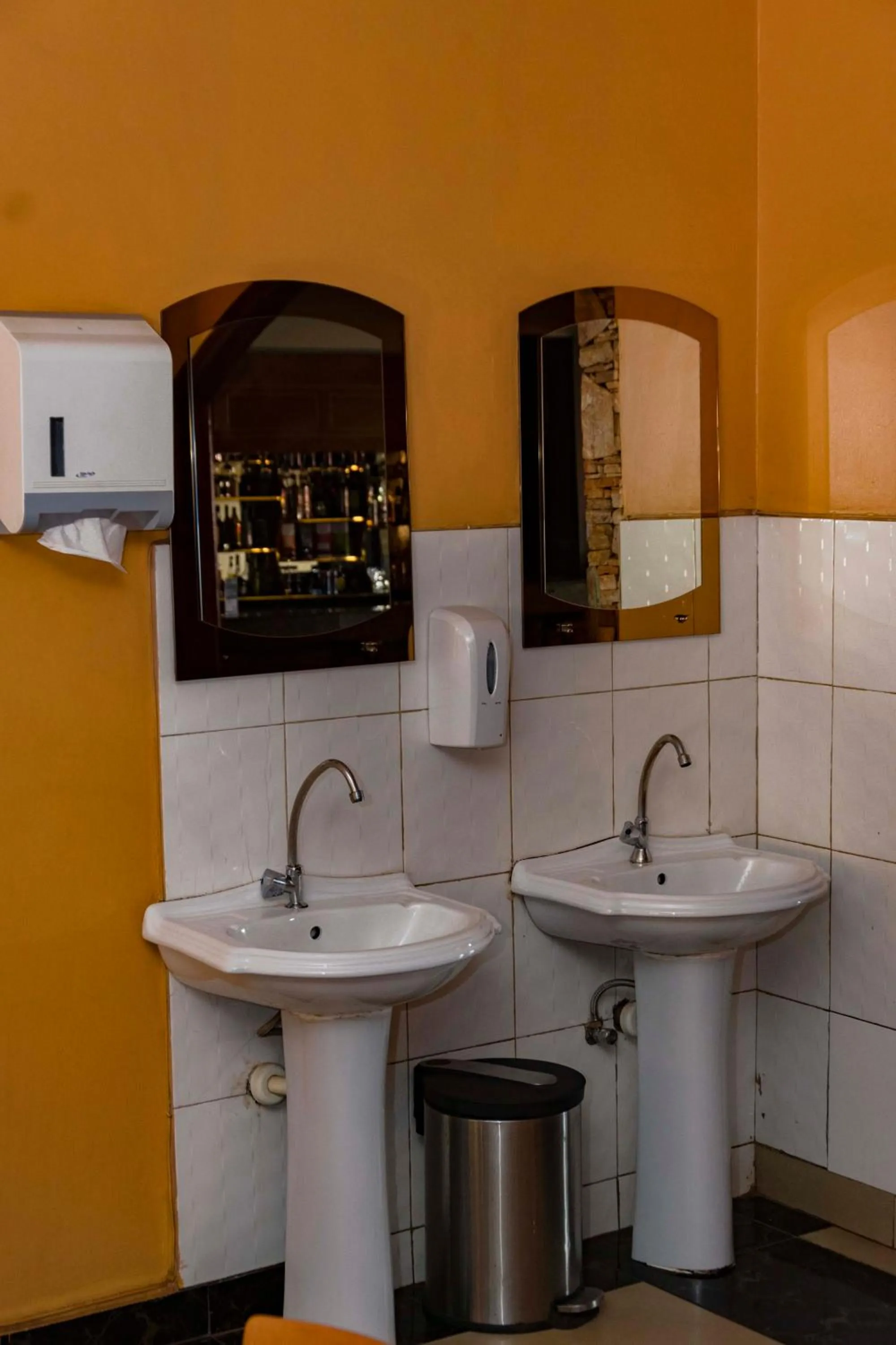 Shower in G-One Hotel Kampala