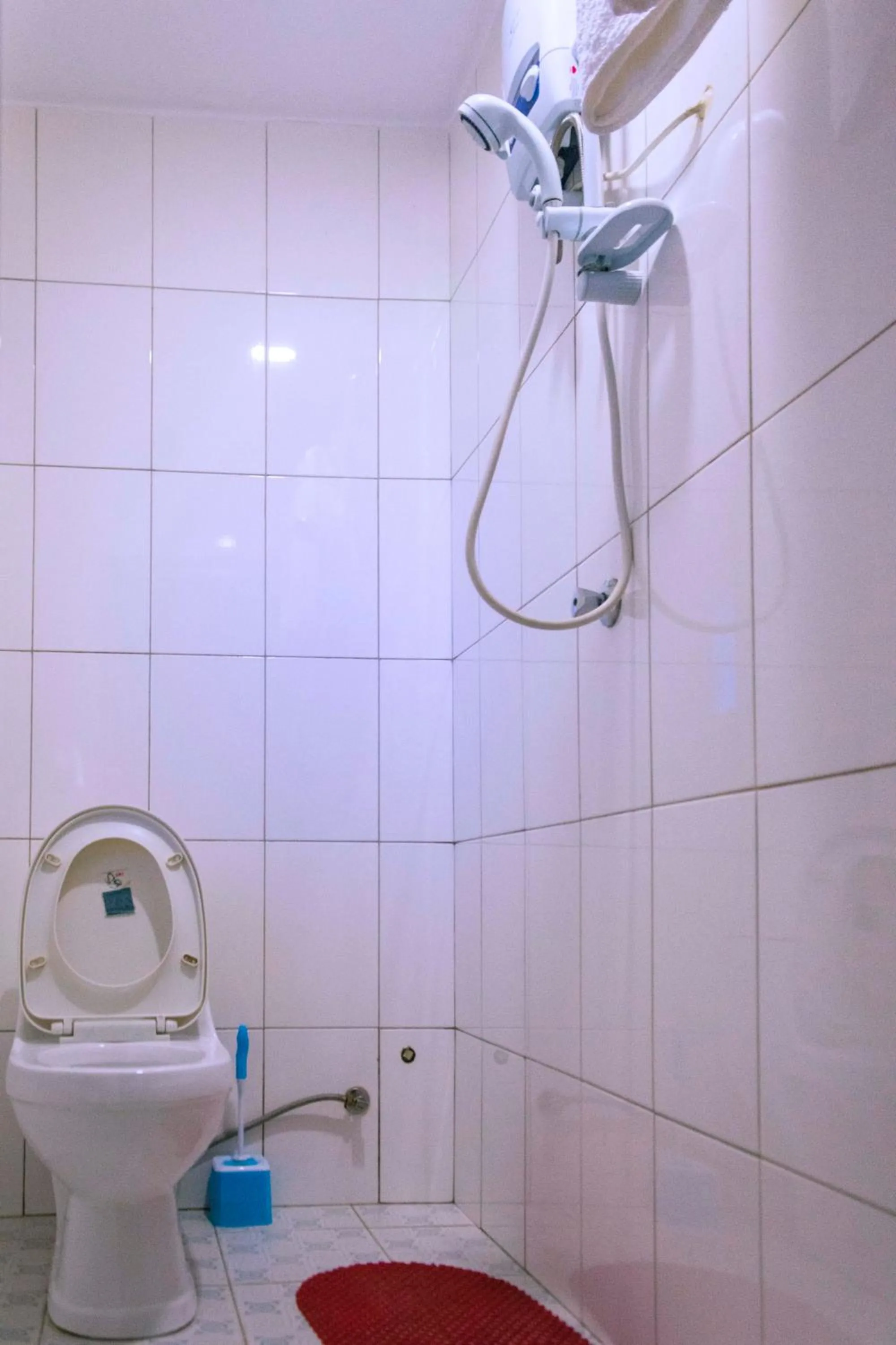 Shower in G-One Hotel Kampala