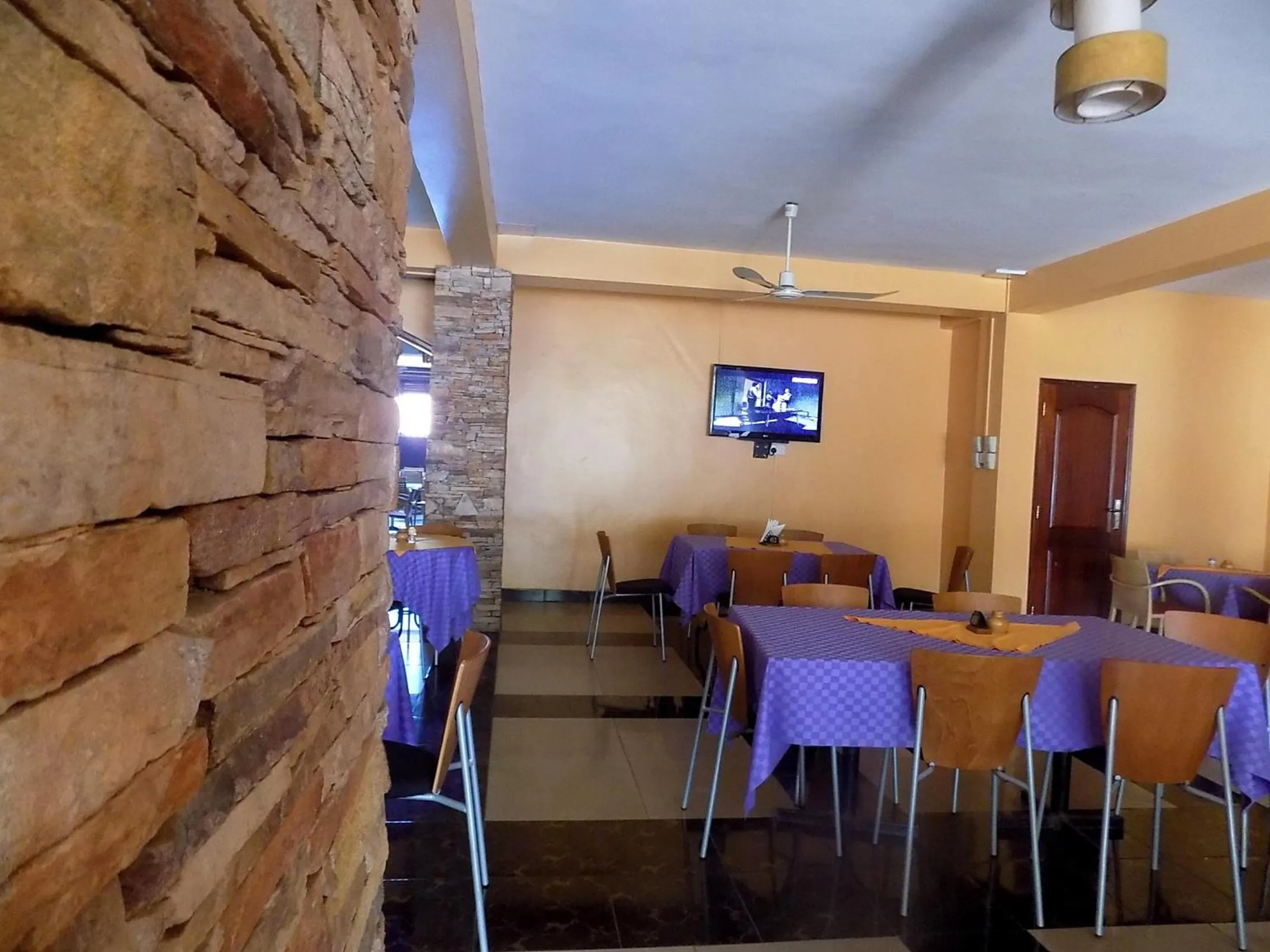 Restaurant/places to eat in G-One Hotel Kampala