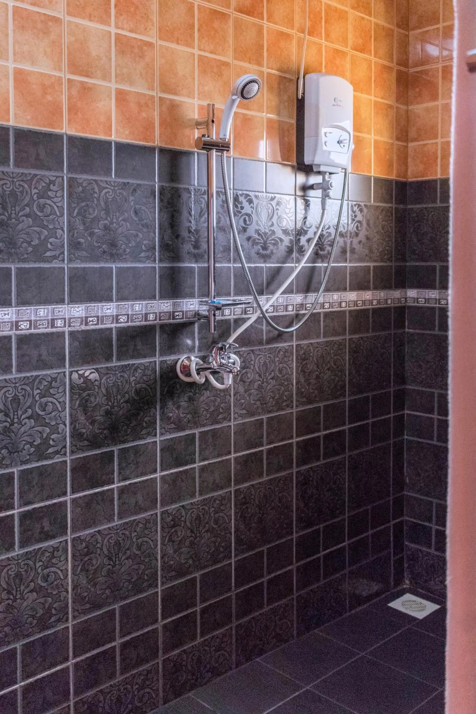 Shower in Olina Hotel and Apartments Kampala