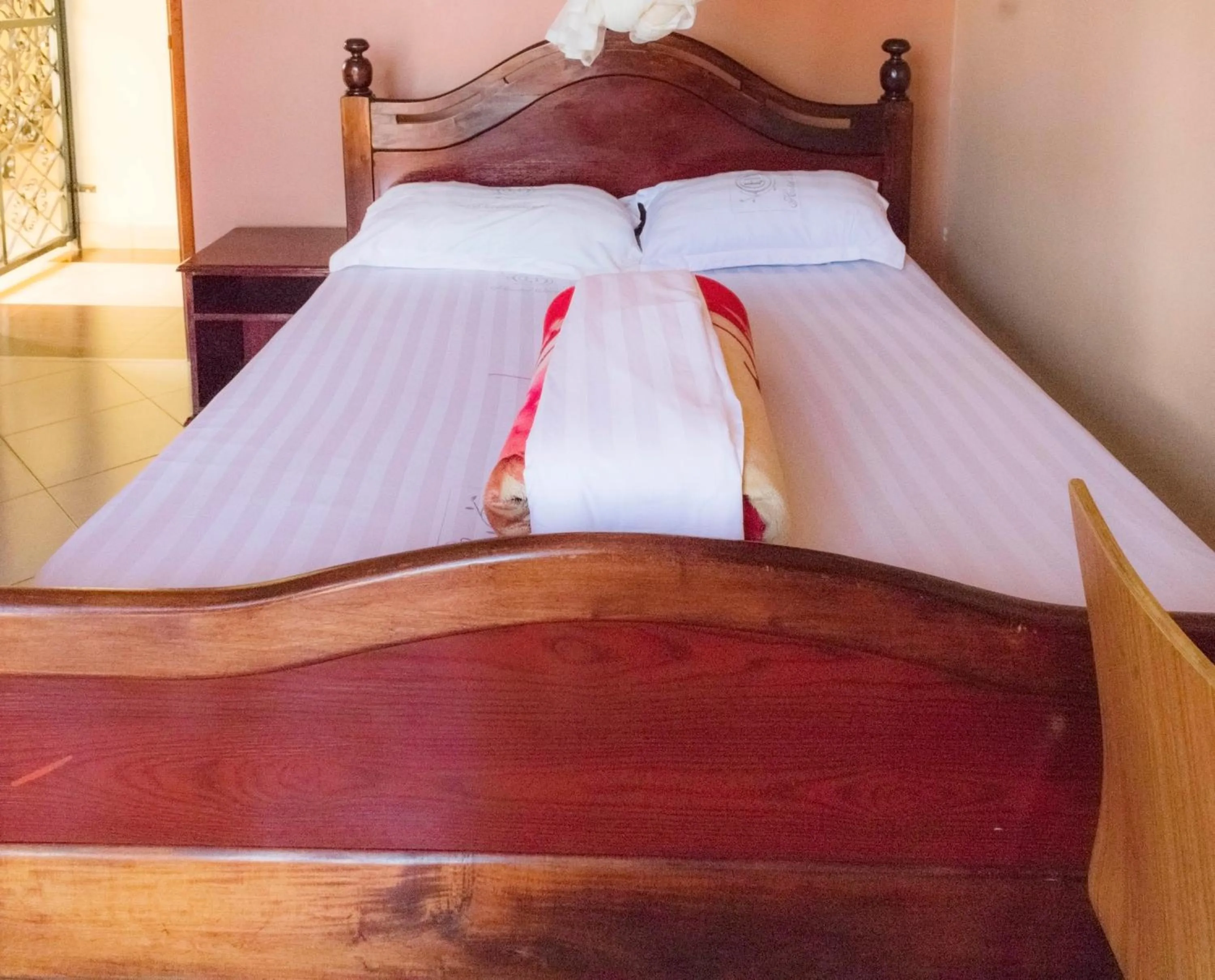 Bed in Olina Hotel and Apartments Kampala