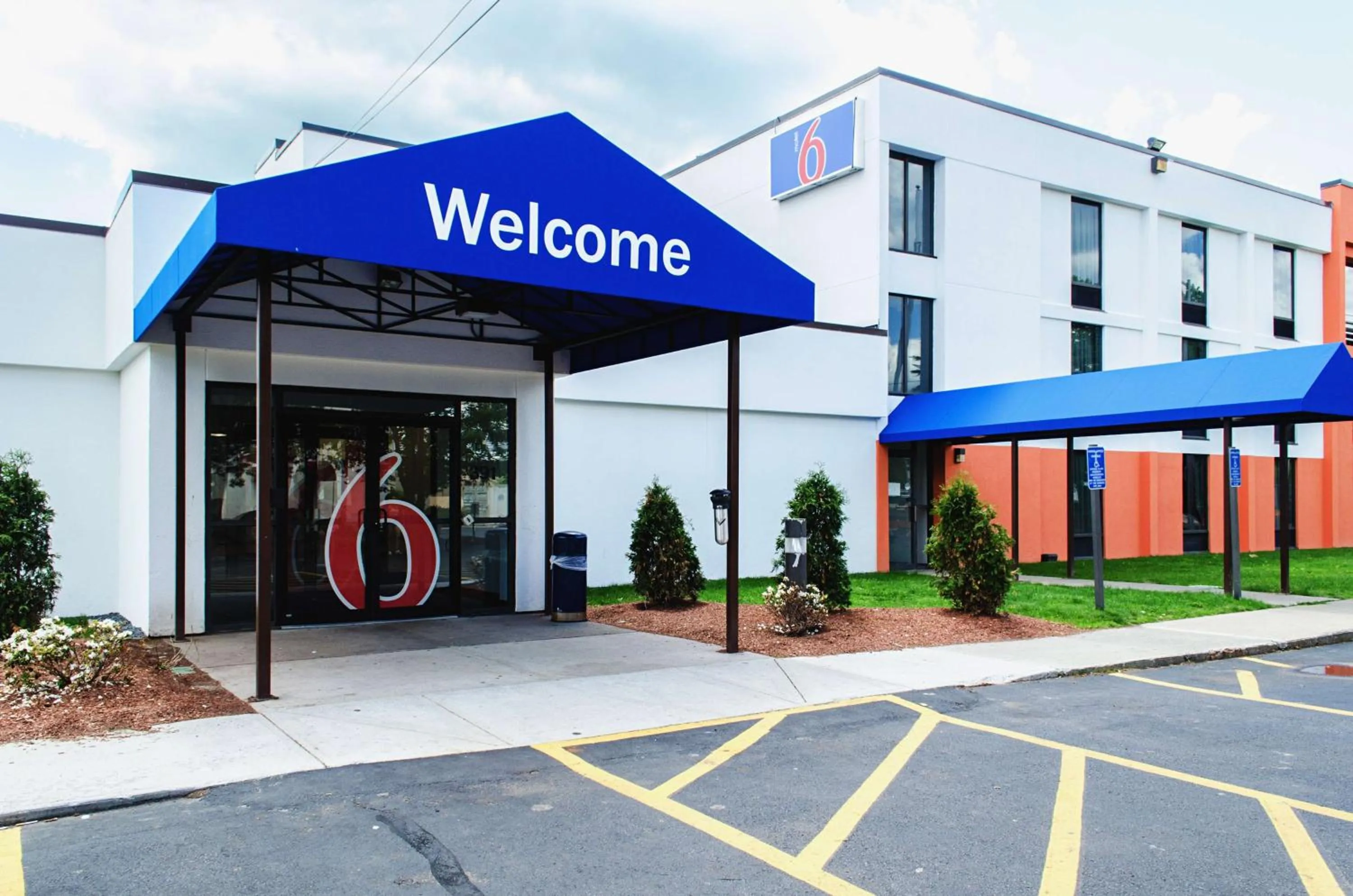 Property building in Motel 6-Brockton, MA