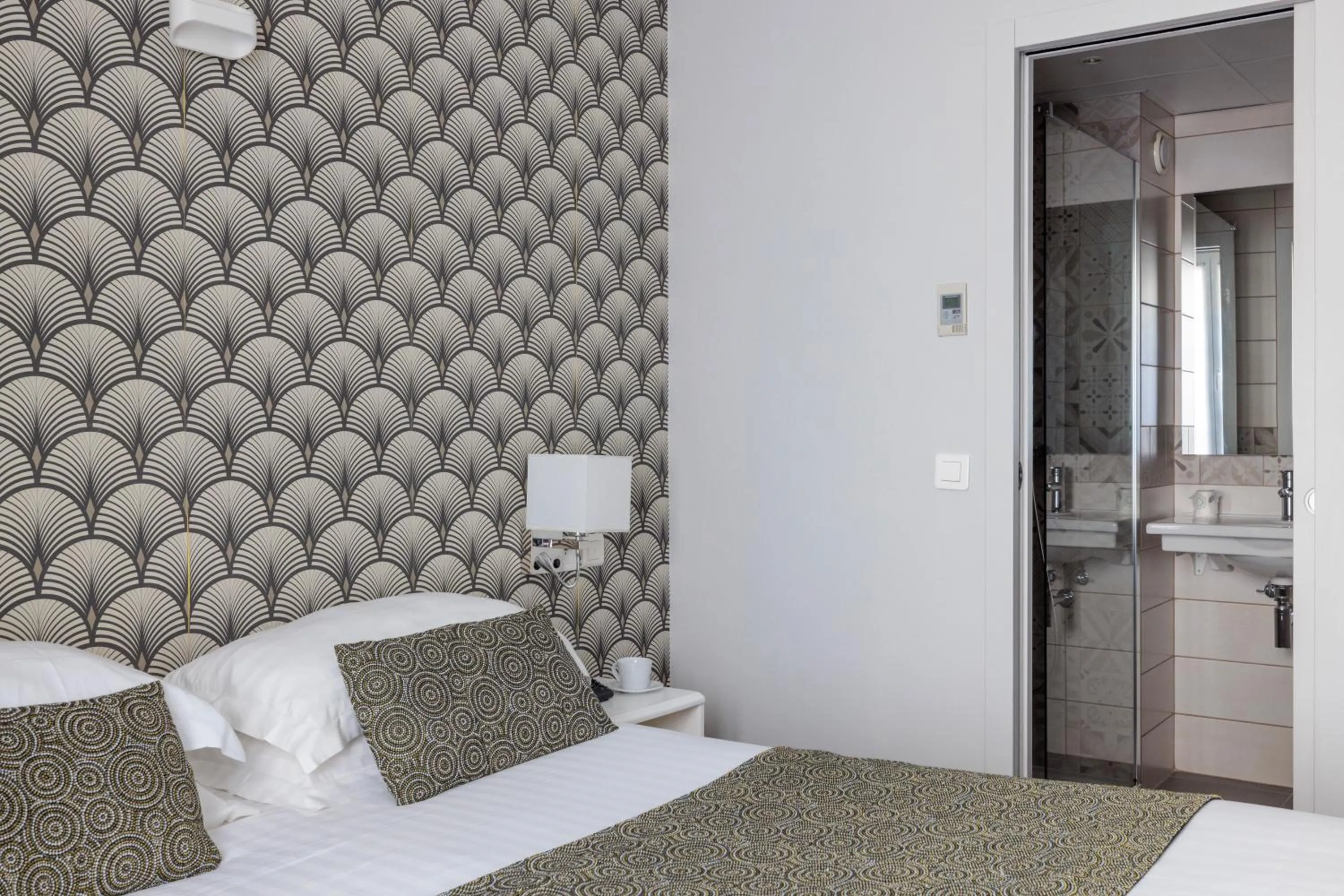 Bed in Hôtel Saint Martin Bastille