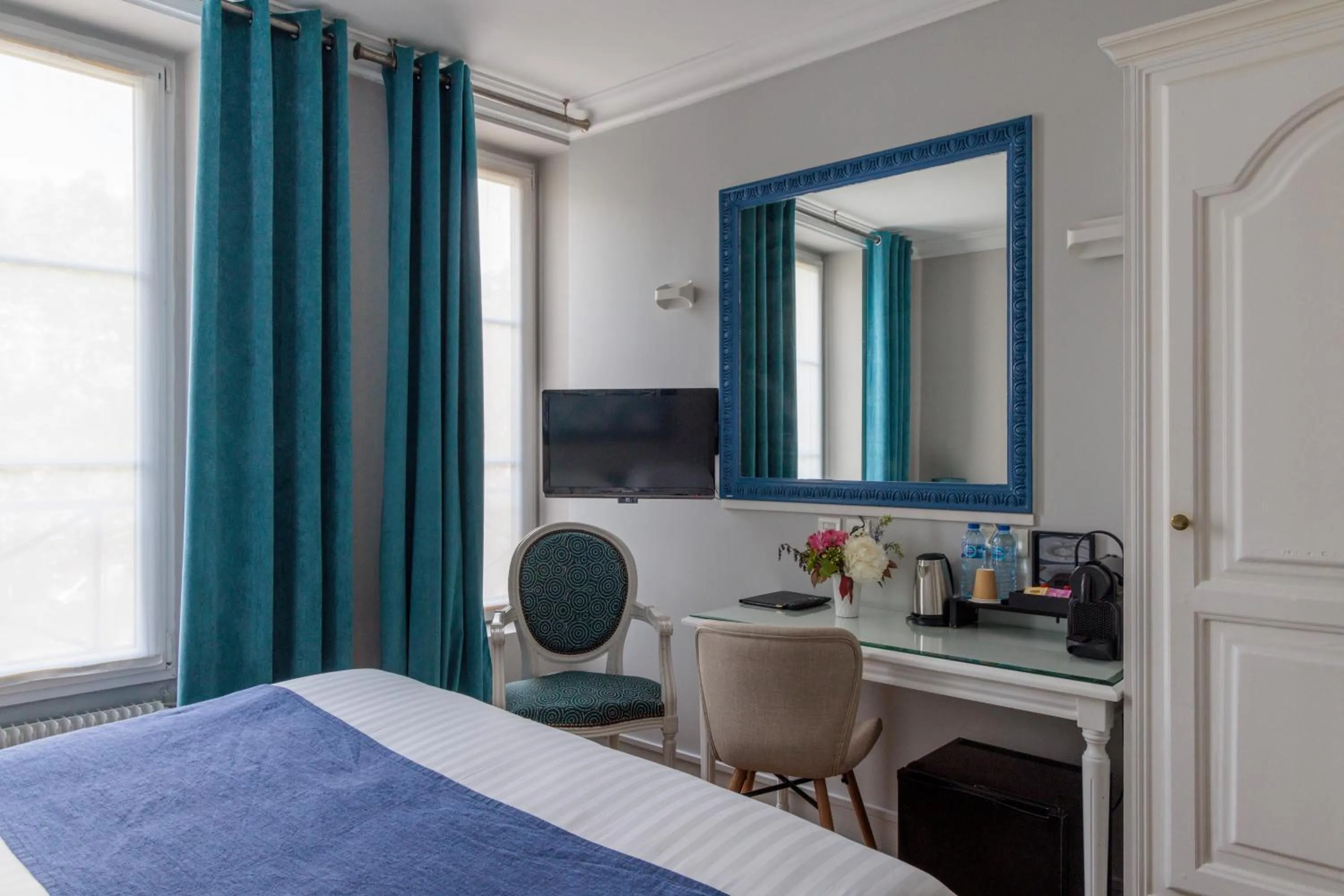 Bed in Hôtel Saint Martin Bastille