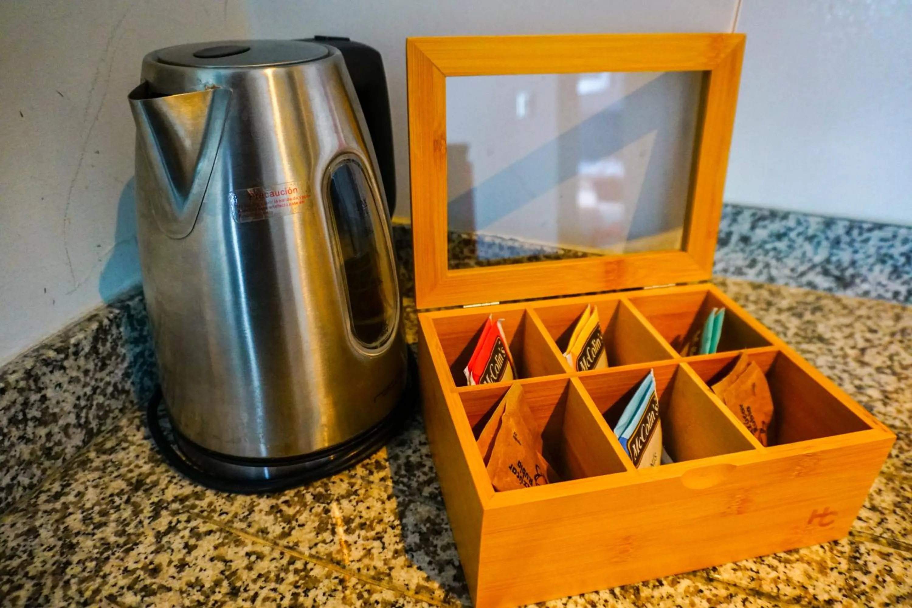 Coffee/tea facilities in Apart Hotel Petit Palace Suites