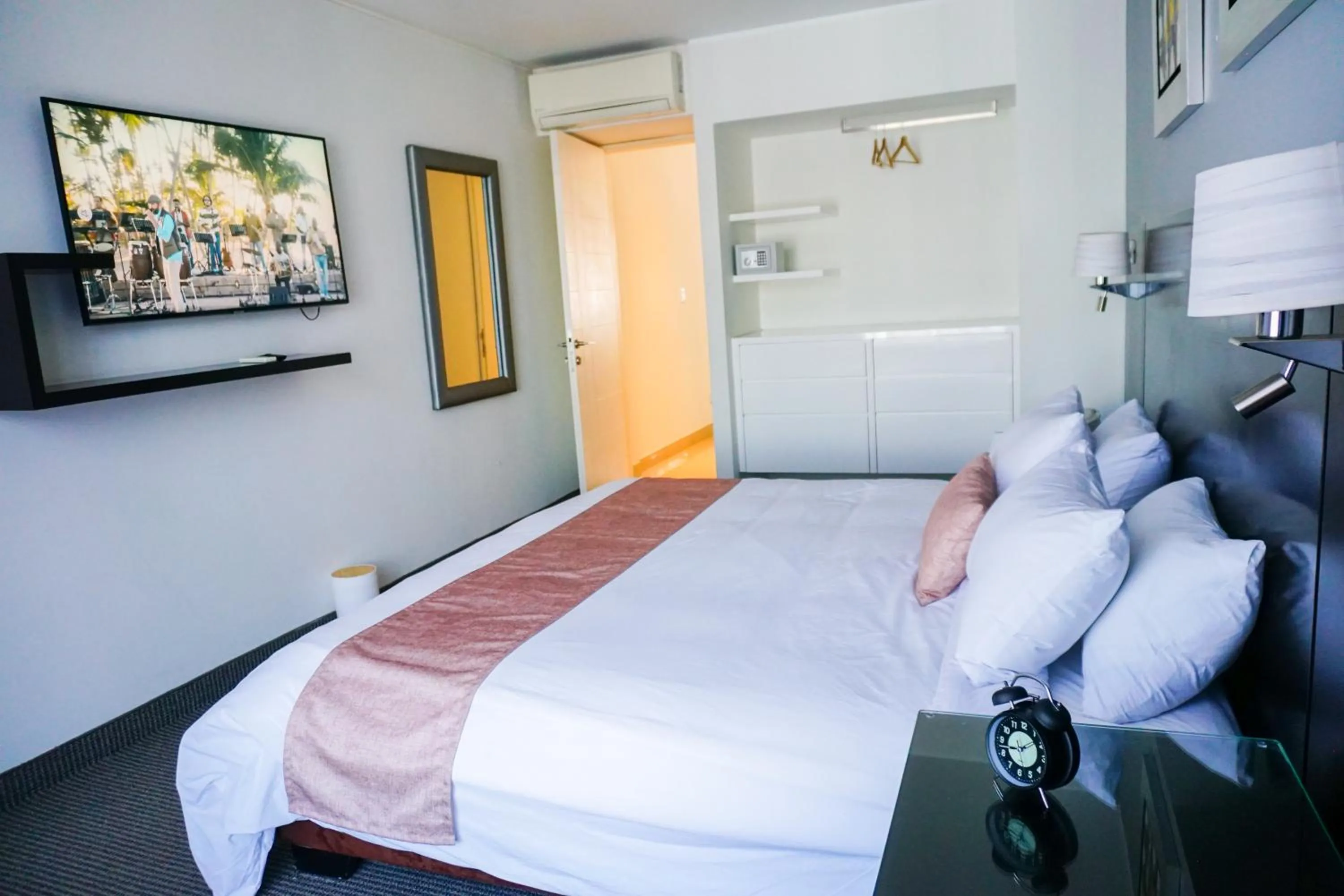 Bed in Apart Hotel Petit Palace Suites