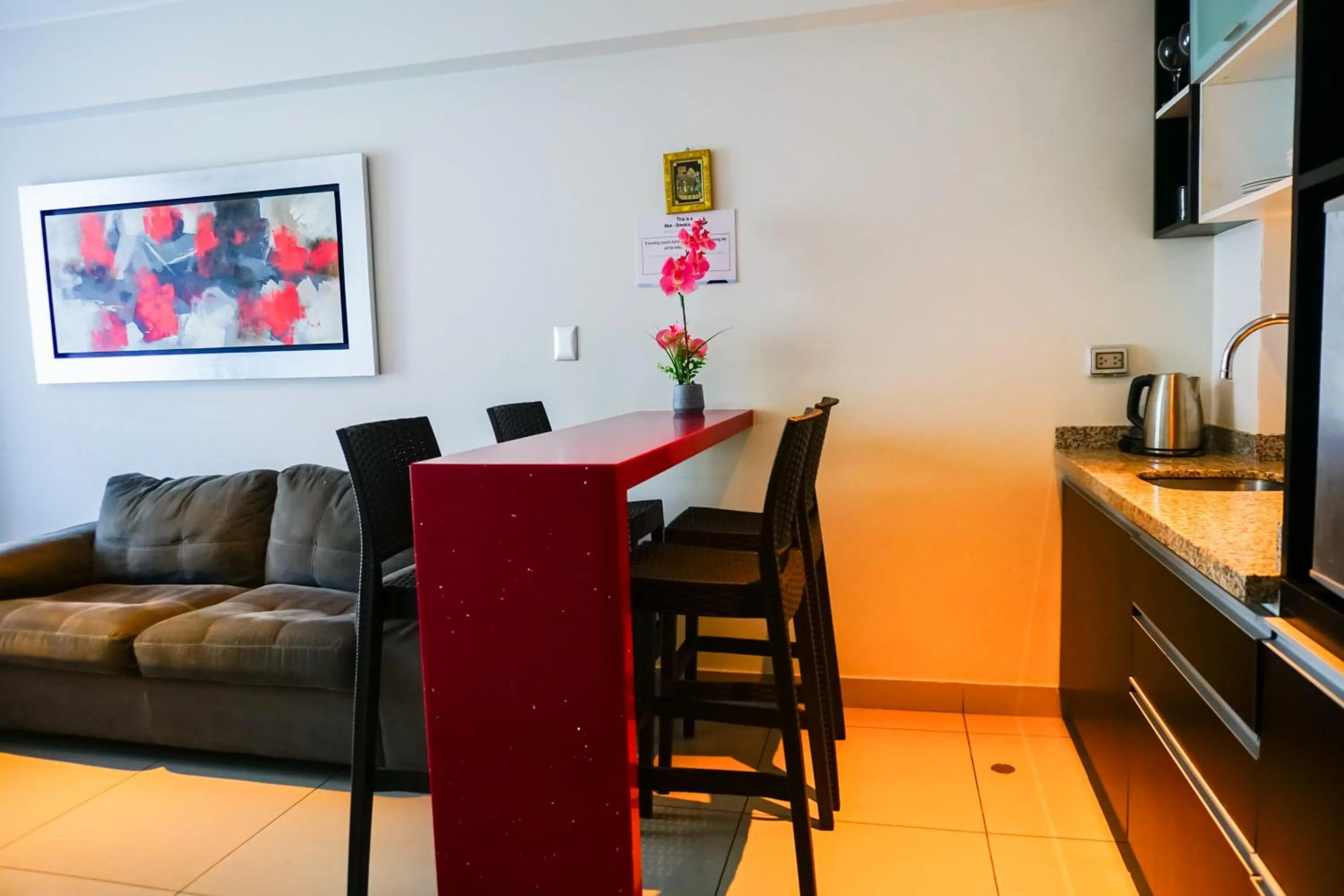 Kitchen or kitchenette in Apart Hotel Petit Palace Suites