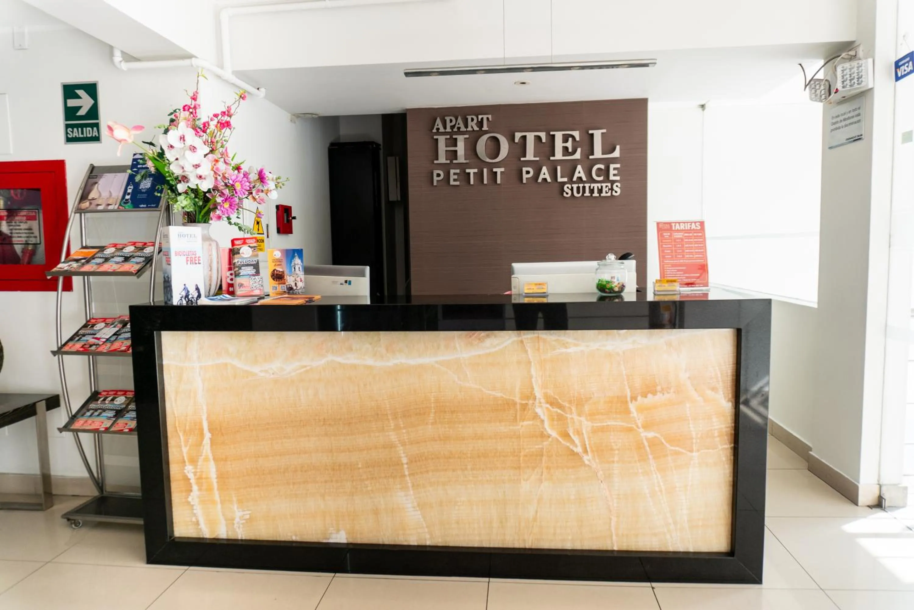 Lobby or reception in Apart Hotel Petit Palace Suites
