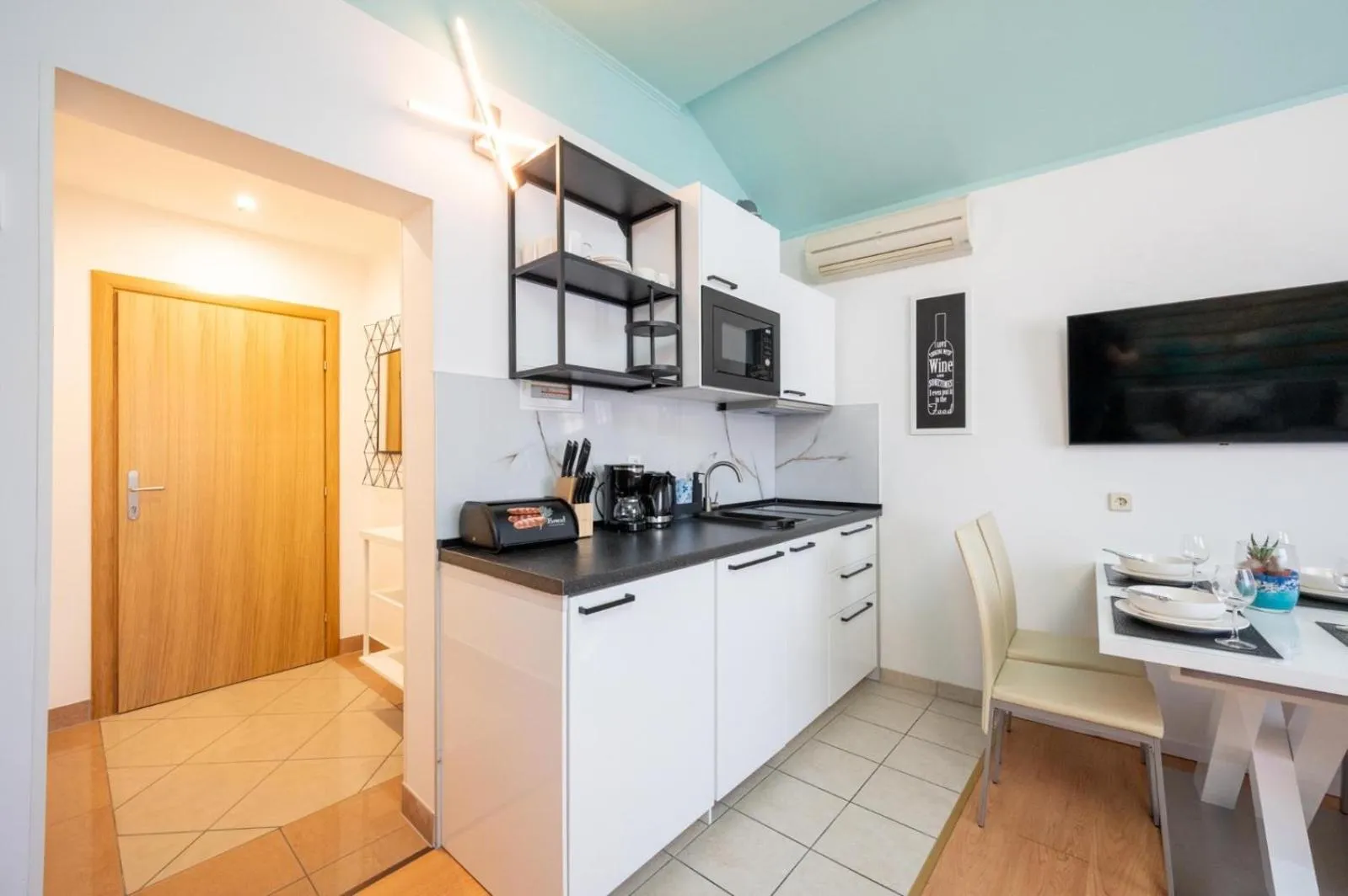 Kitchen or kitchenette in Villa Jidro