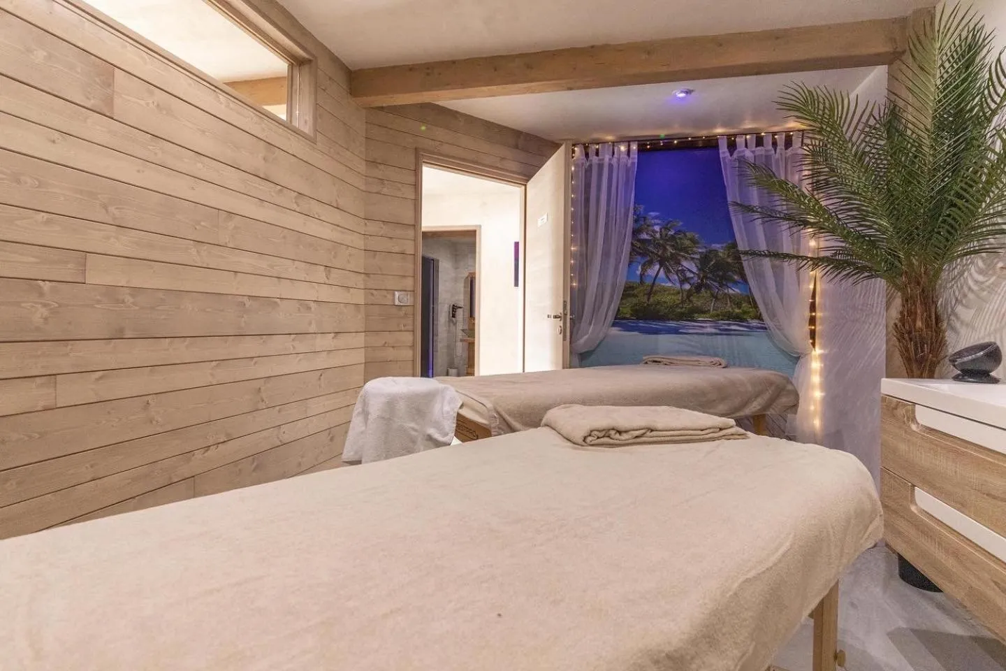 Massage, Bed in Abri Cosy - Suite Romantique en Camargue