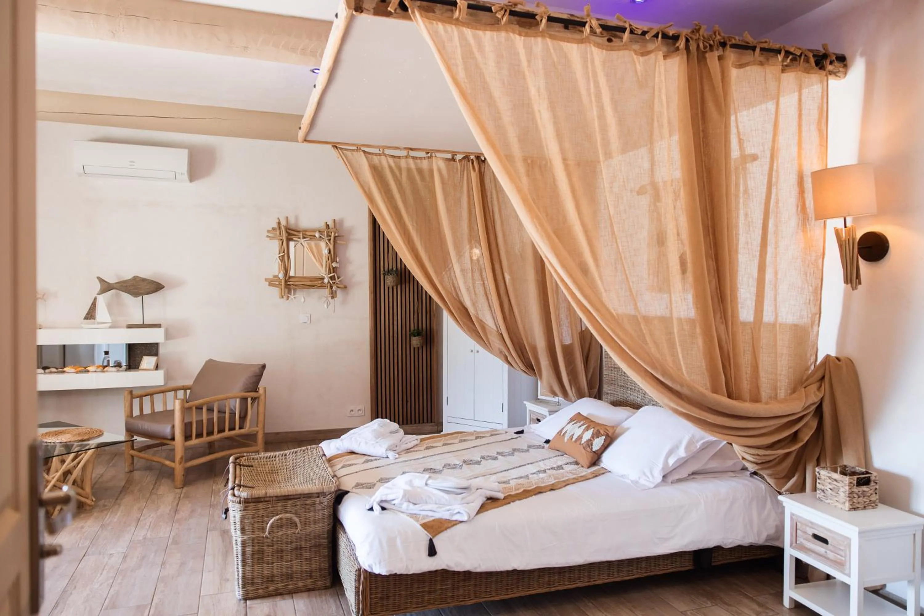 Bed in Abri Cosy - Suite Romantique en Camargue