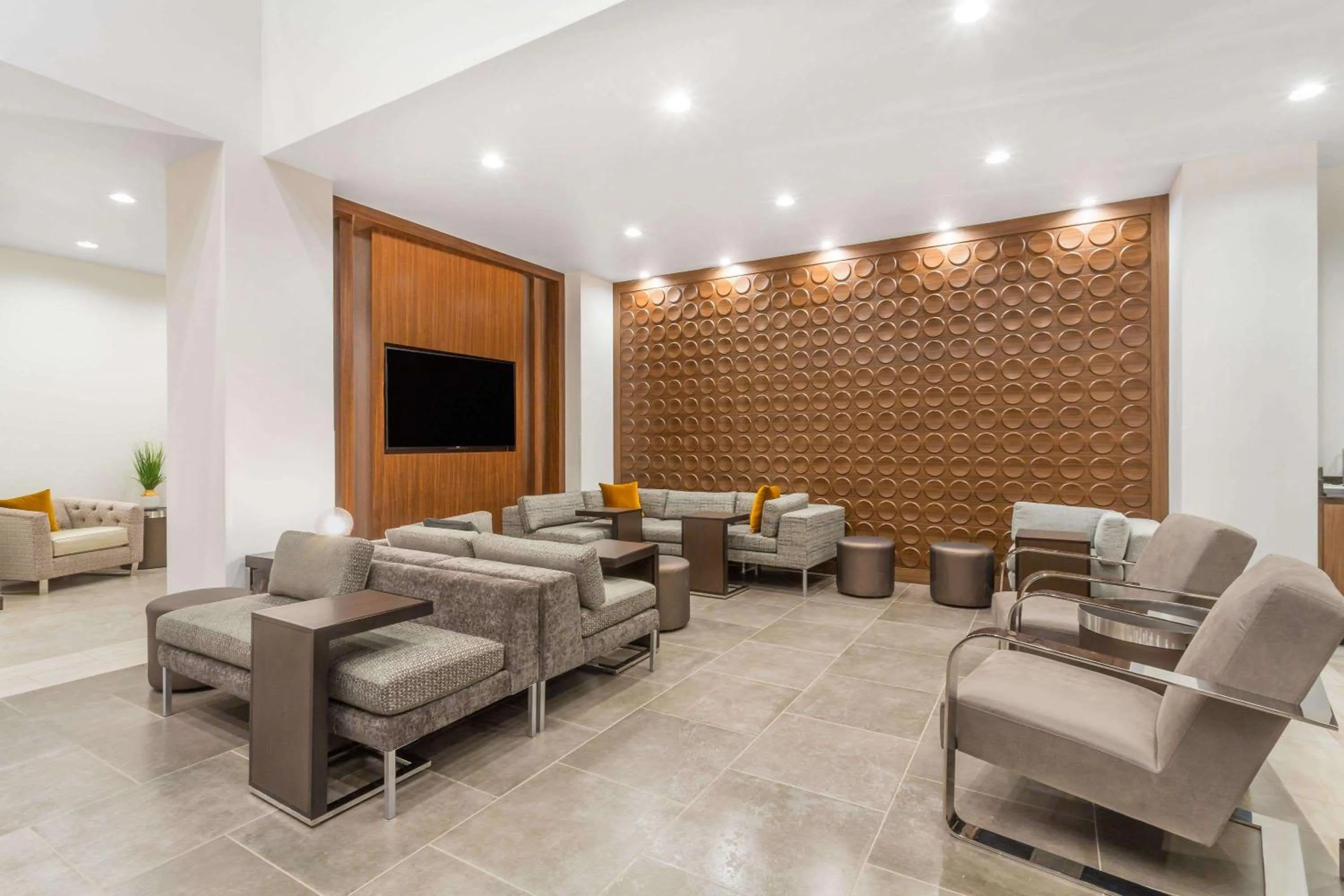 Lobby or reception in Wingate by Wyndham Hurricane Zion National Park