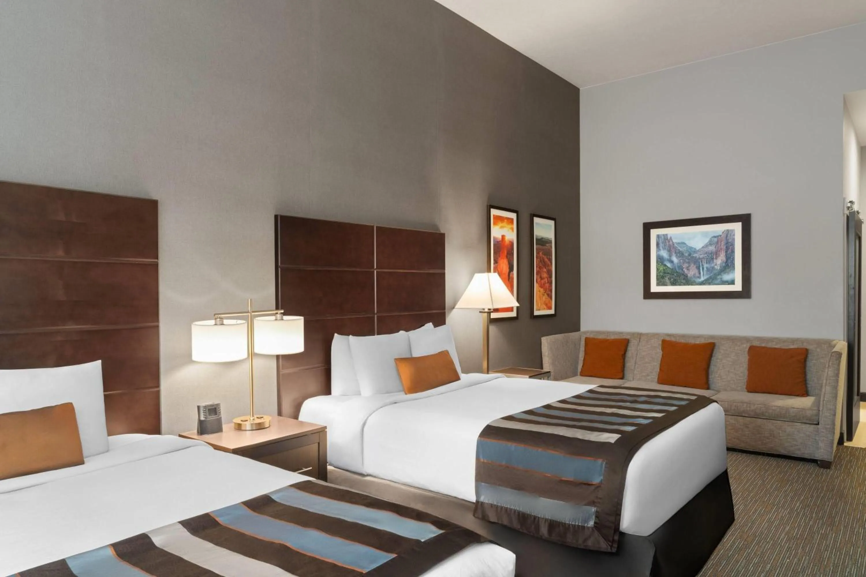 Photo of the whole room, Bed in Wingate by Wyndham Hurricane Zion National Park