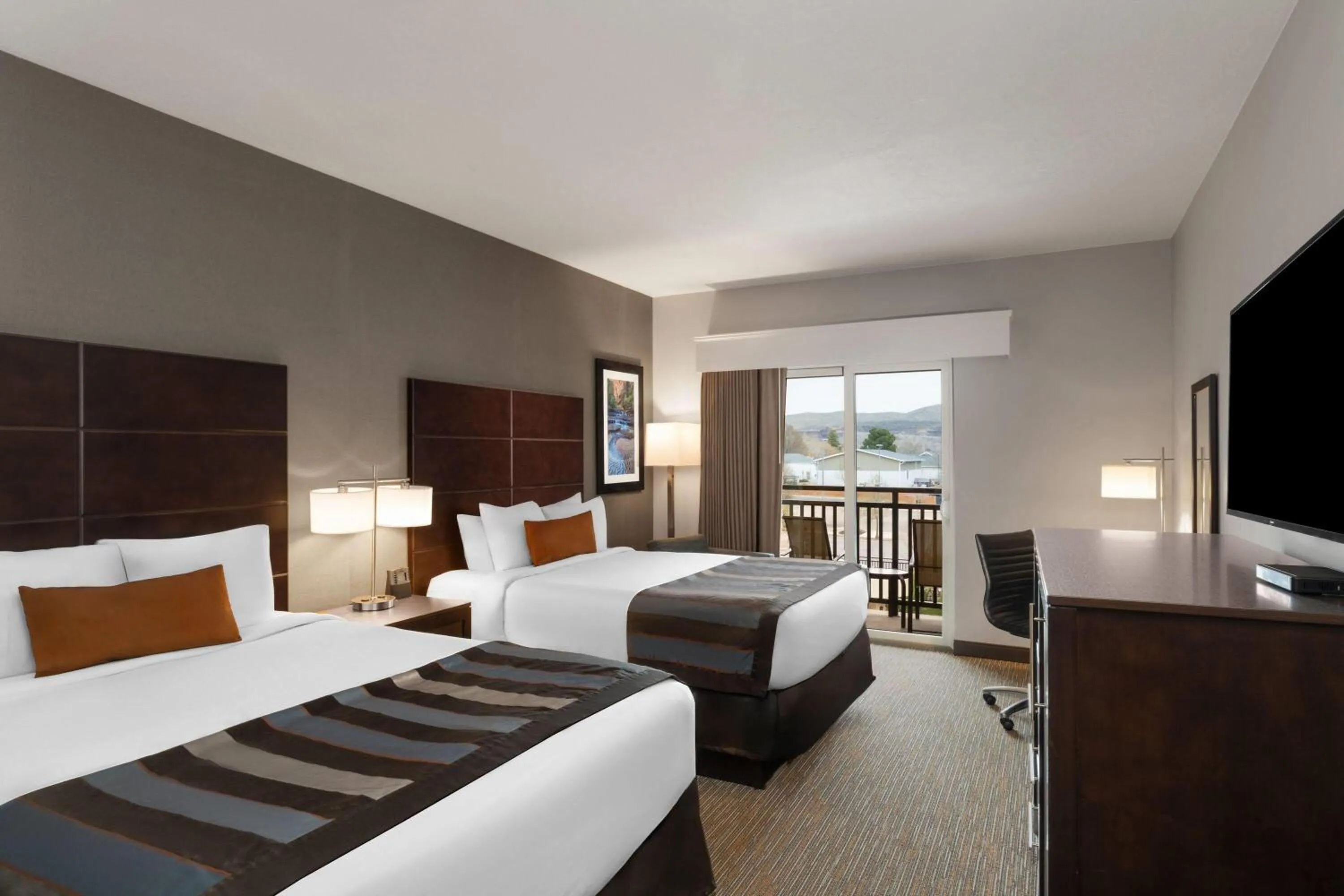 Photo of the whole room, Bed in Wingate by Wyndham Hurricane Zion National Park