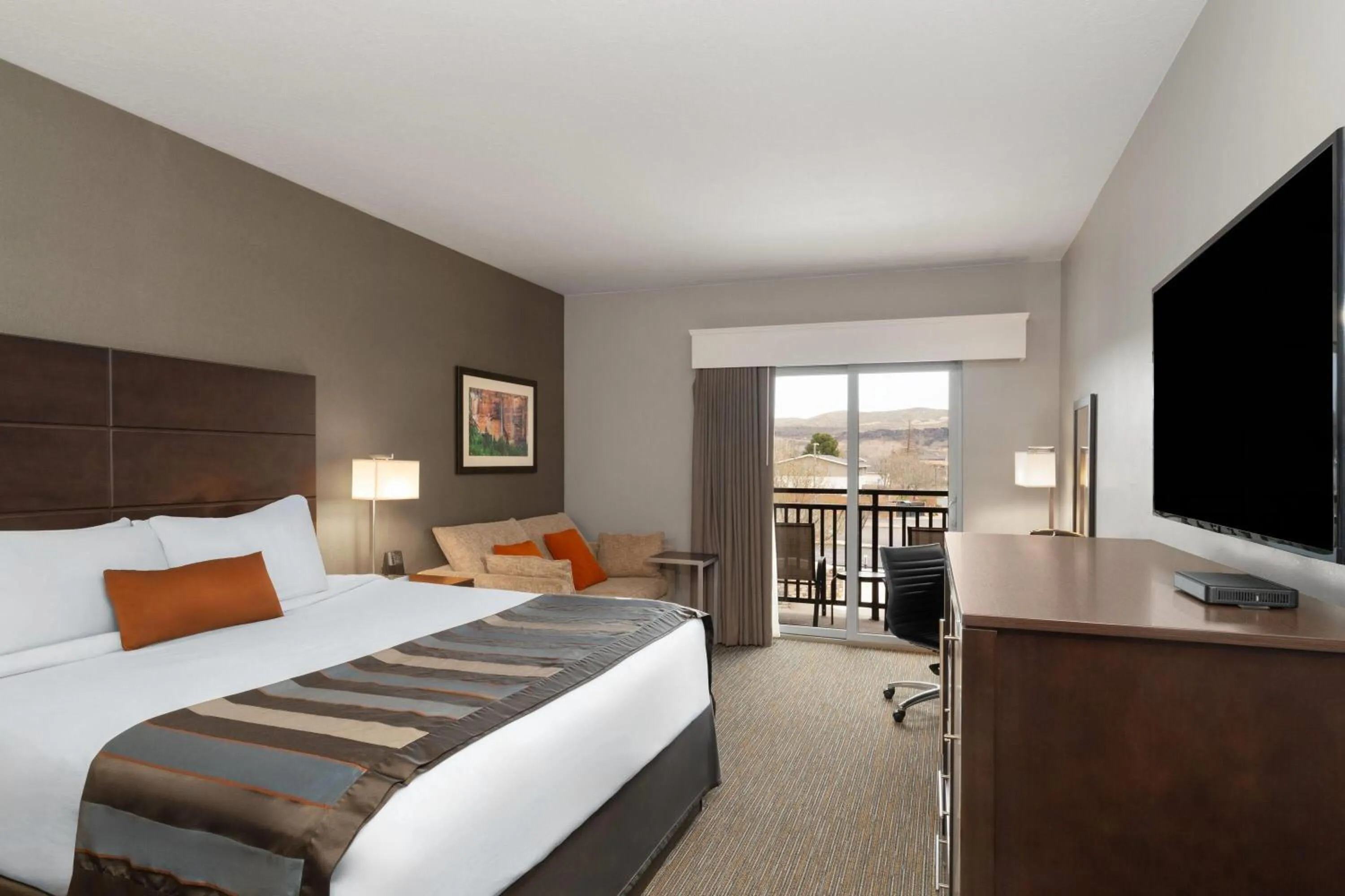 Photo of the whole room, Bed in Wingate by Wyndham Hurricane Zion National Park