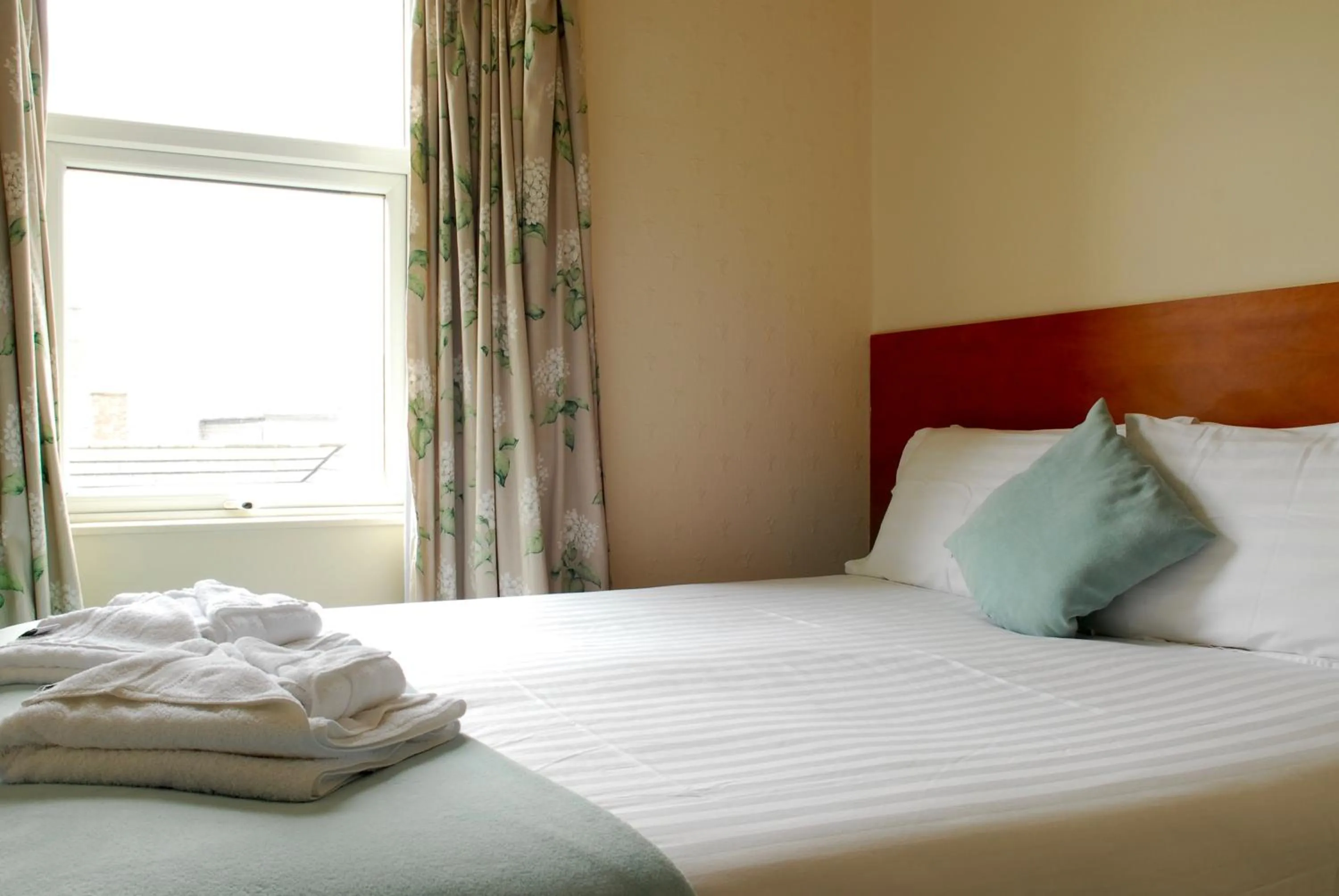 Bedroom, Bed in Glenlossie Guest House