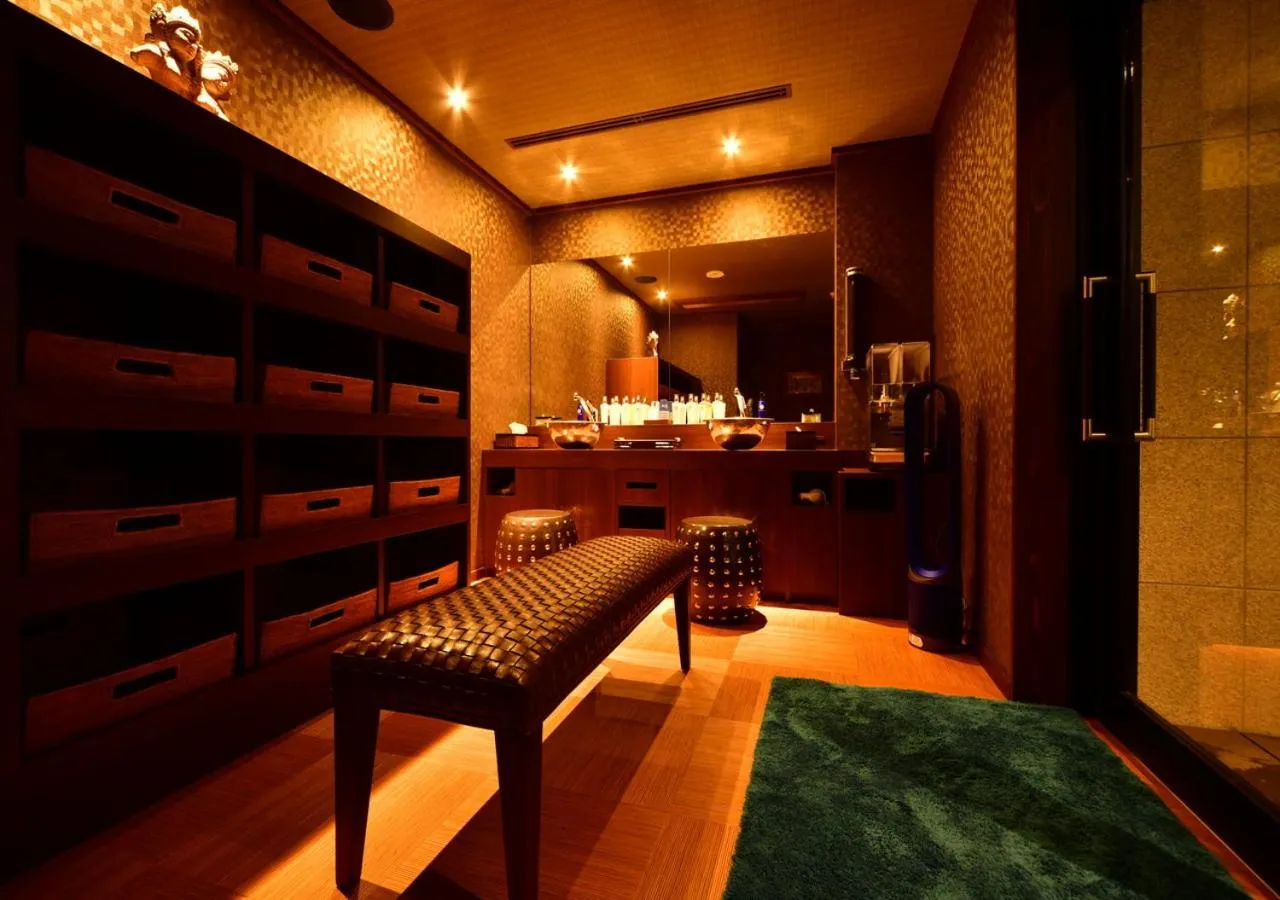 Hot Spring Bath in Balinese onsen ryokan Hakone Airu