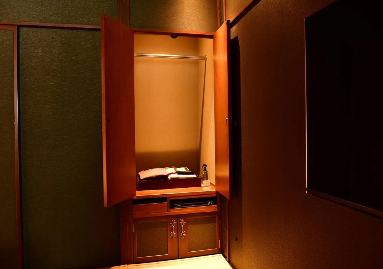 Photo of the whole room in Balinese onsen ryokan Hakone Airu