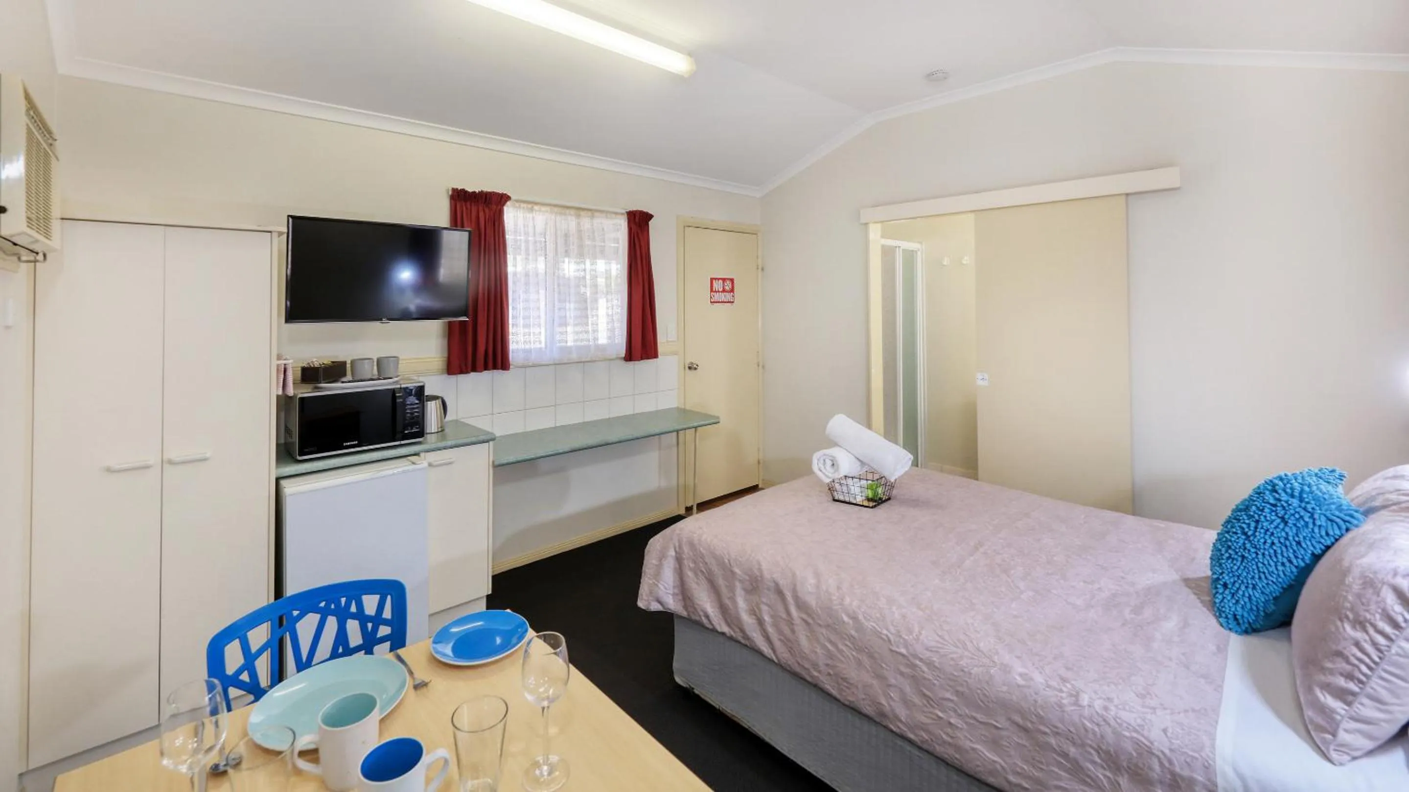TV and multimedia, Bed in Silver Wattle Cabins