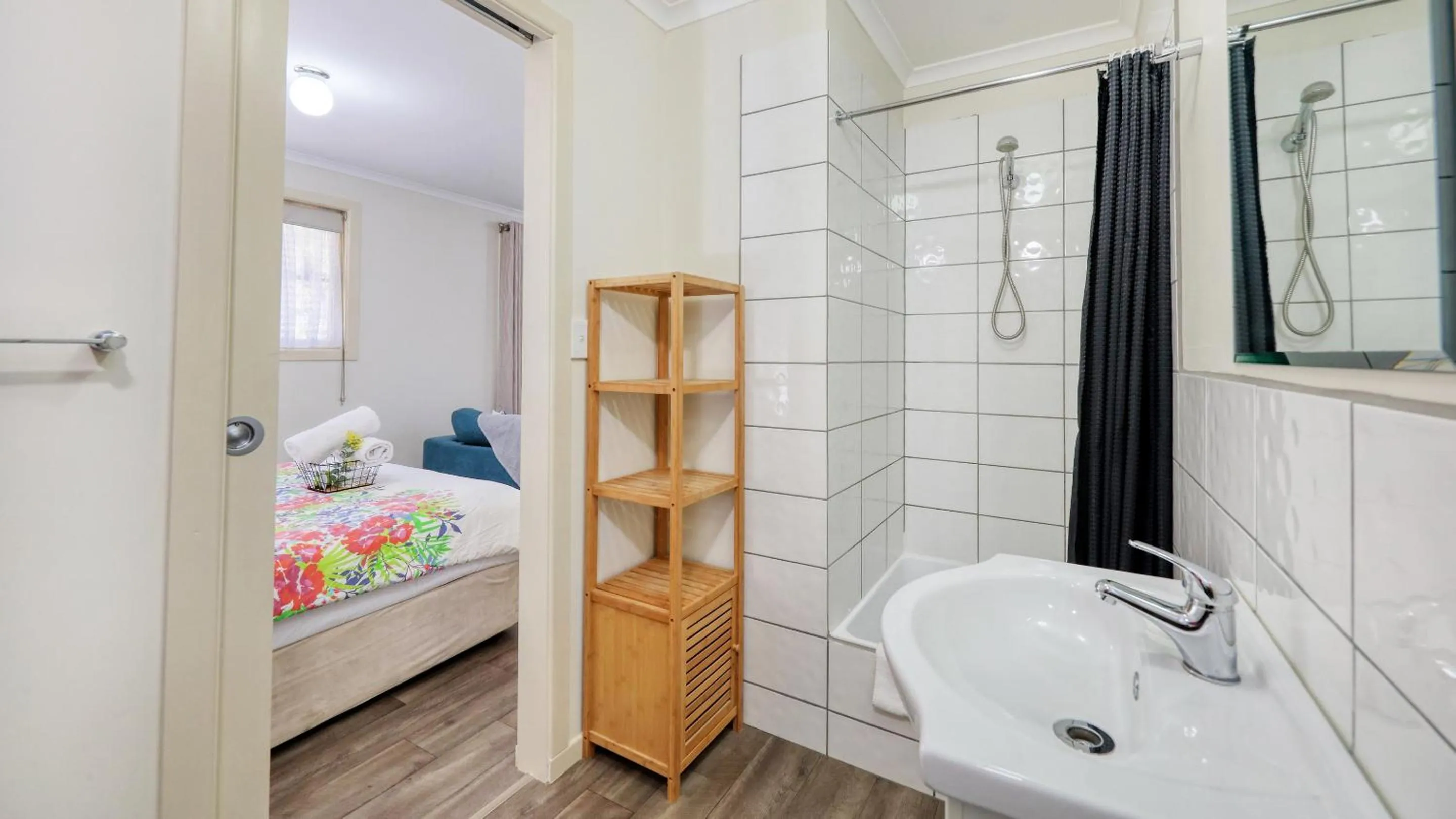 Shower, Bed in Silver Wattle Cabins