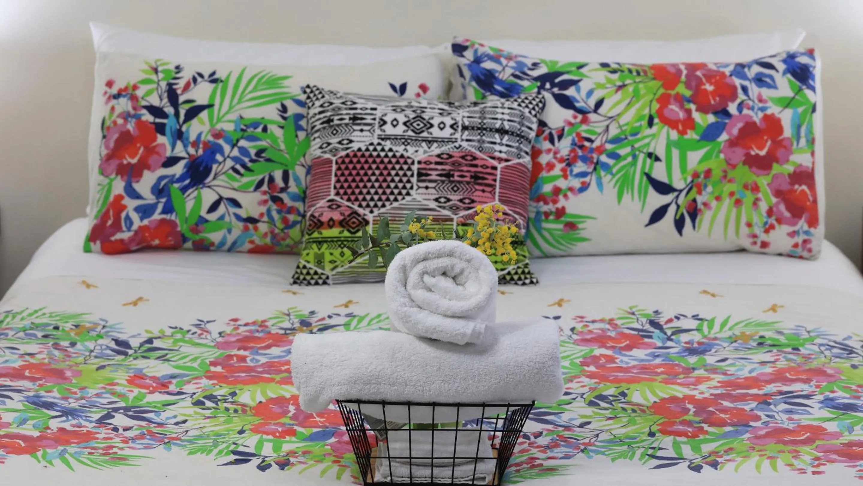 Decorative detail, Bed in Silver Wattle Cabins