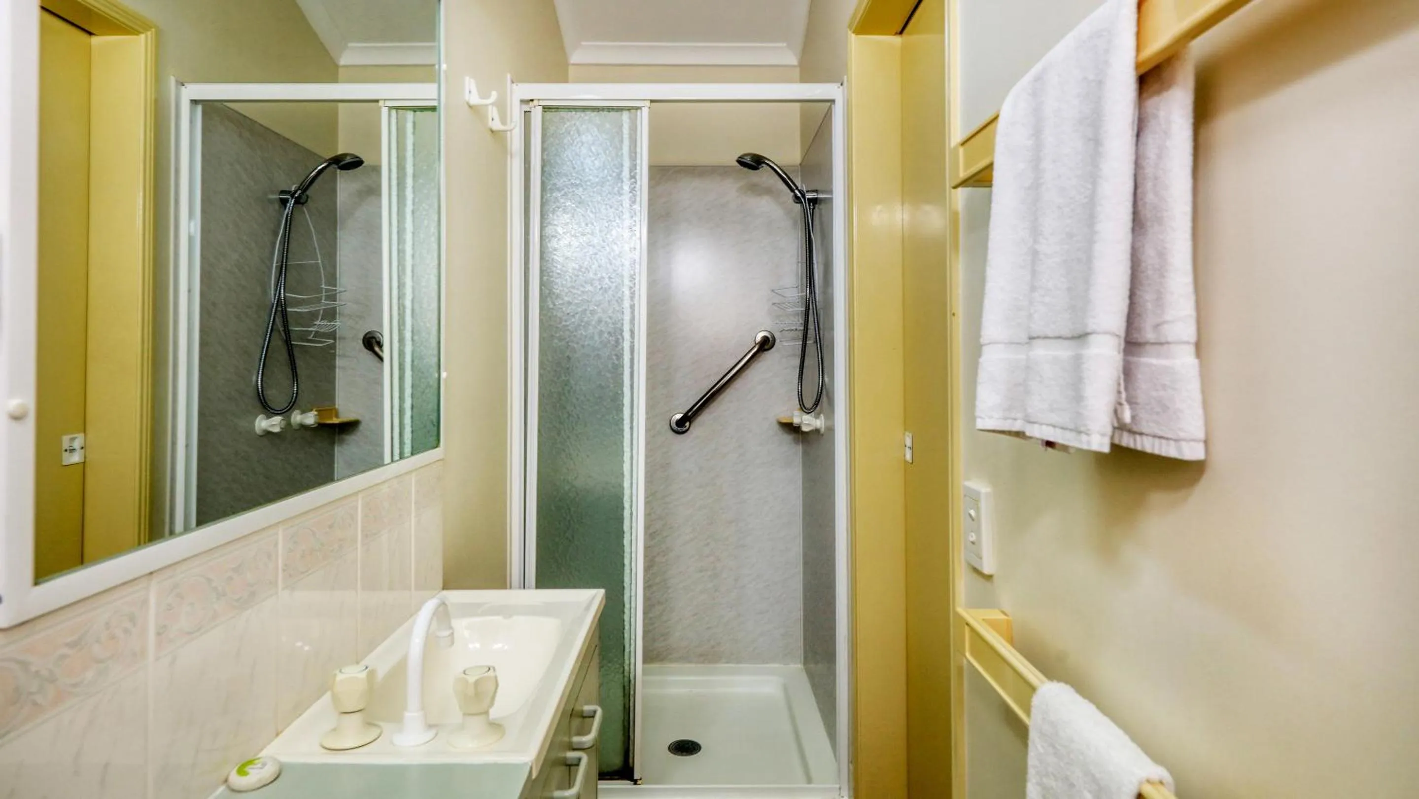 Shower in Silver Wattle Cabins