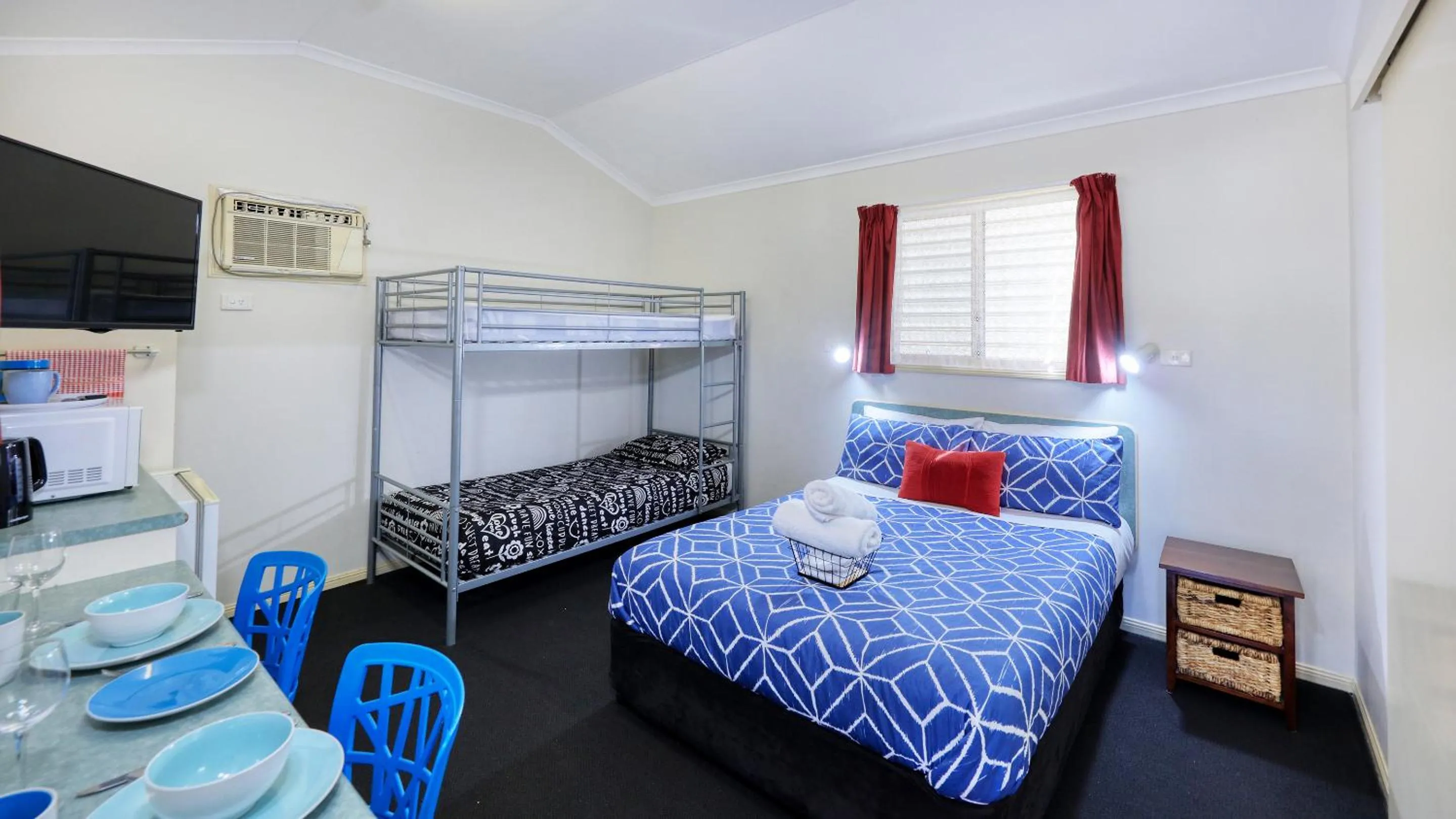 bunk bed, Bed in Silver Wattle Cabins