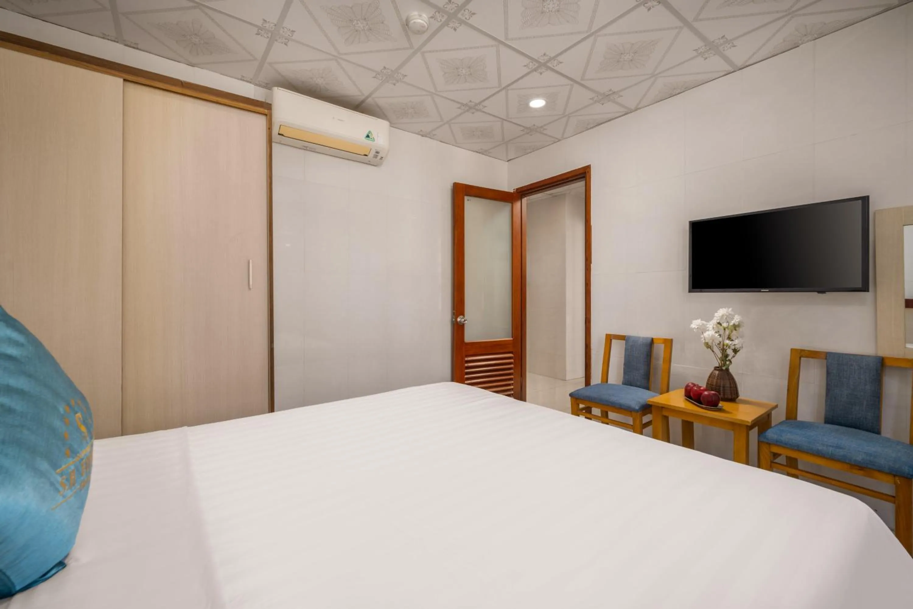 Bedroom, Bed in Maxhome Luxury Hotel