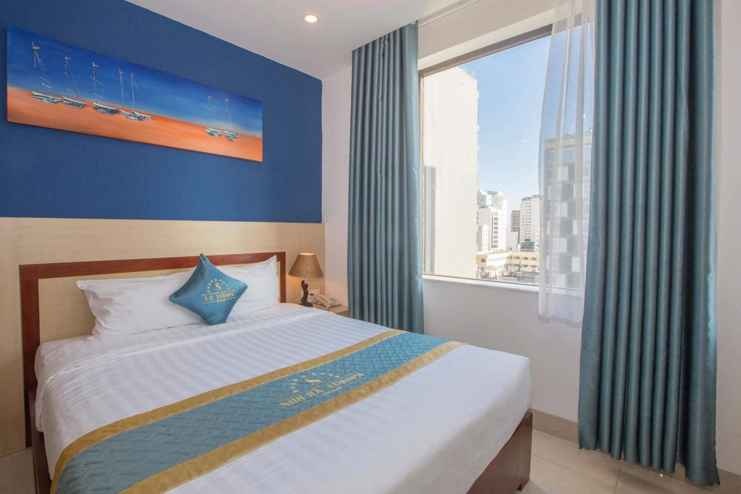 TV and multimedia, Bed in Maxhome Luxury Hotel