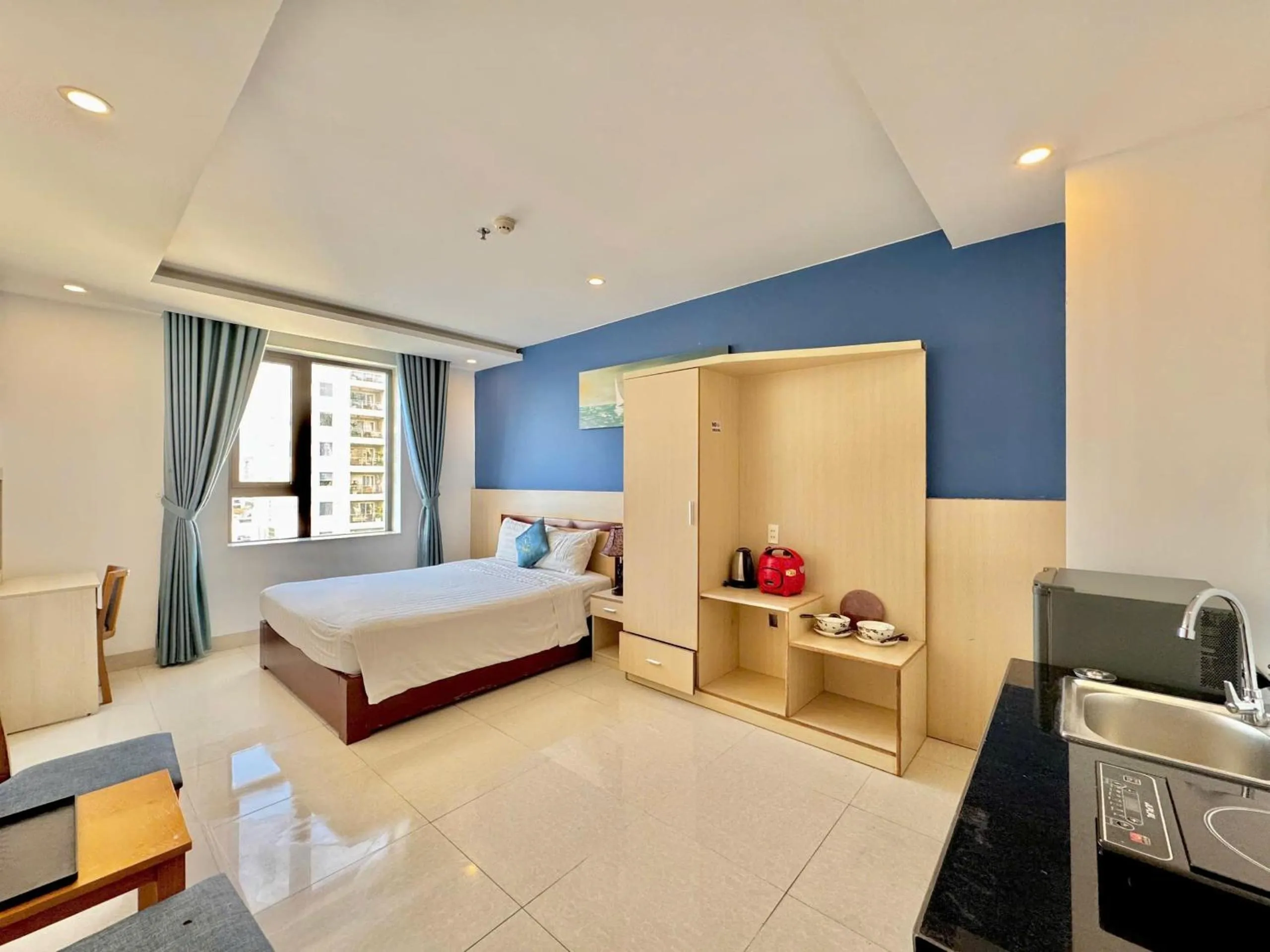 Photo of the whole room, Bed in Maxhome Luxury Hotel