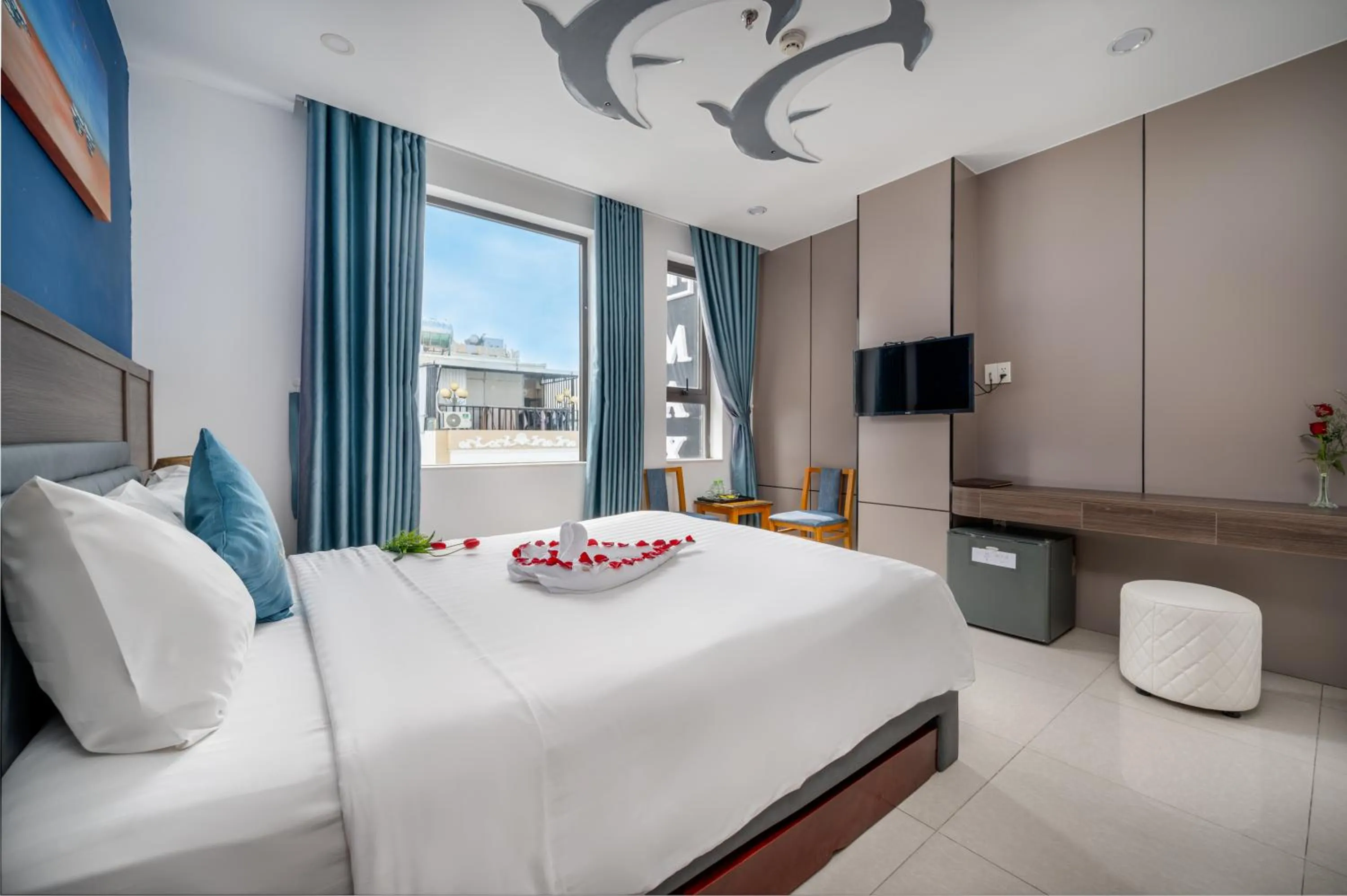 Bedroom, Bed in Maxhome Luxury Hotel