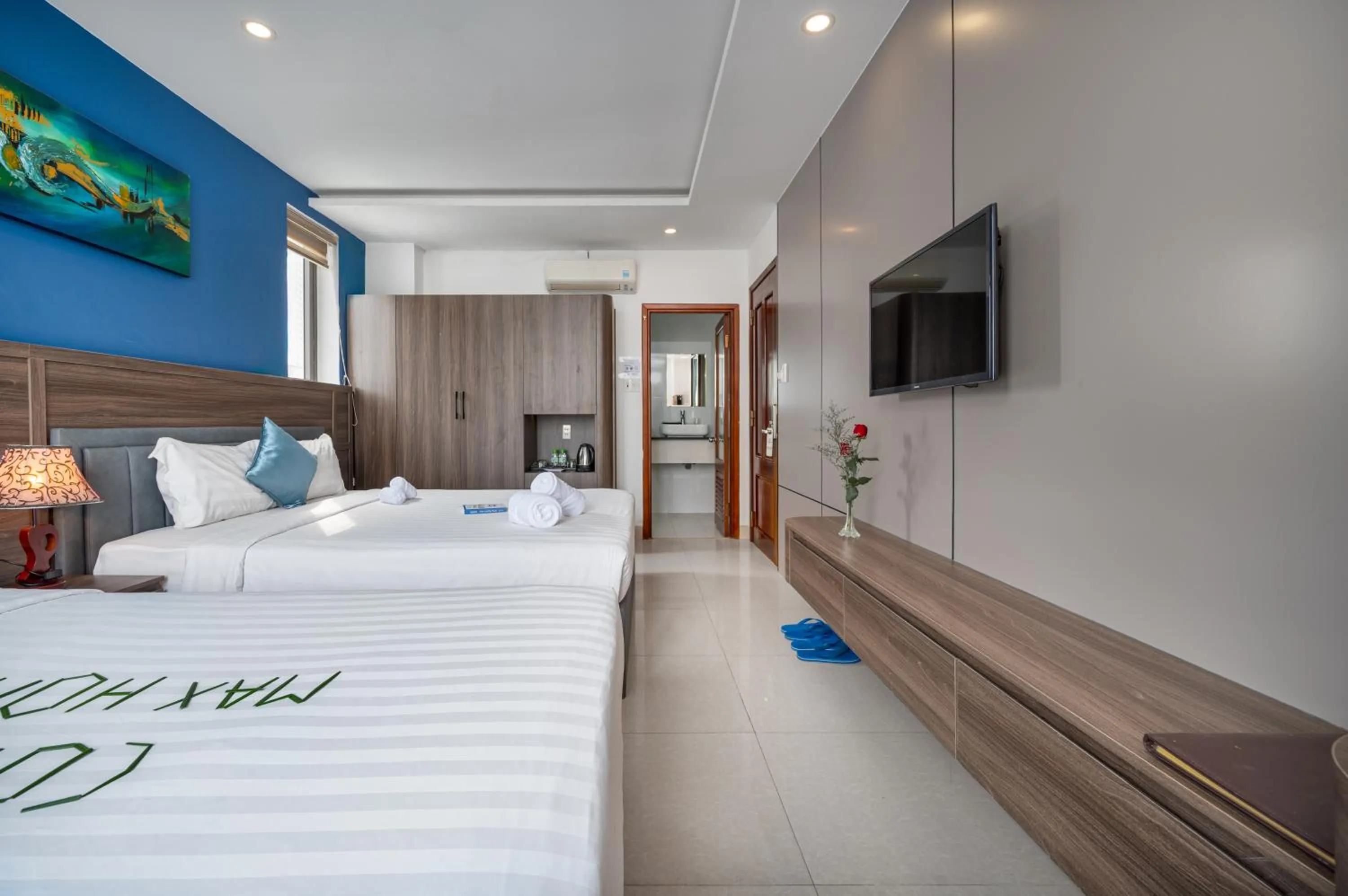 Bedroom, Bed in Maxhome Luxury Hotel