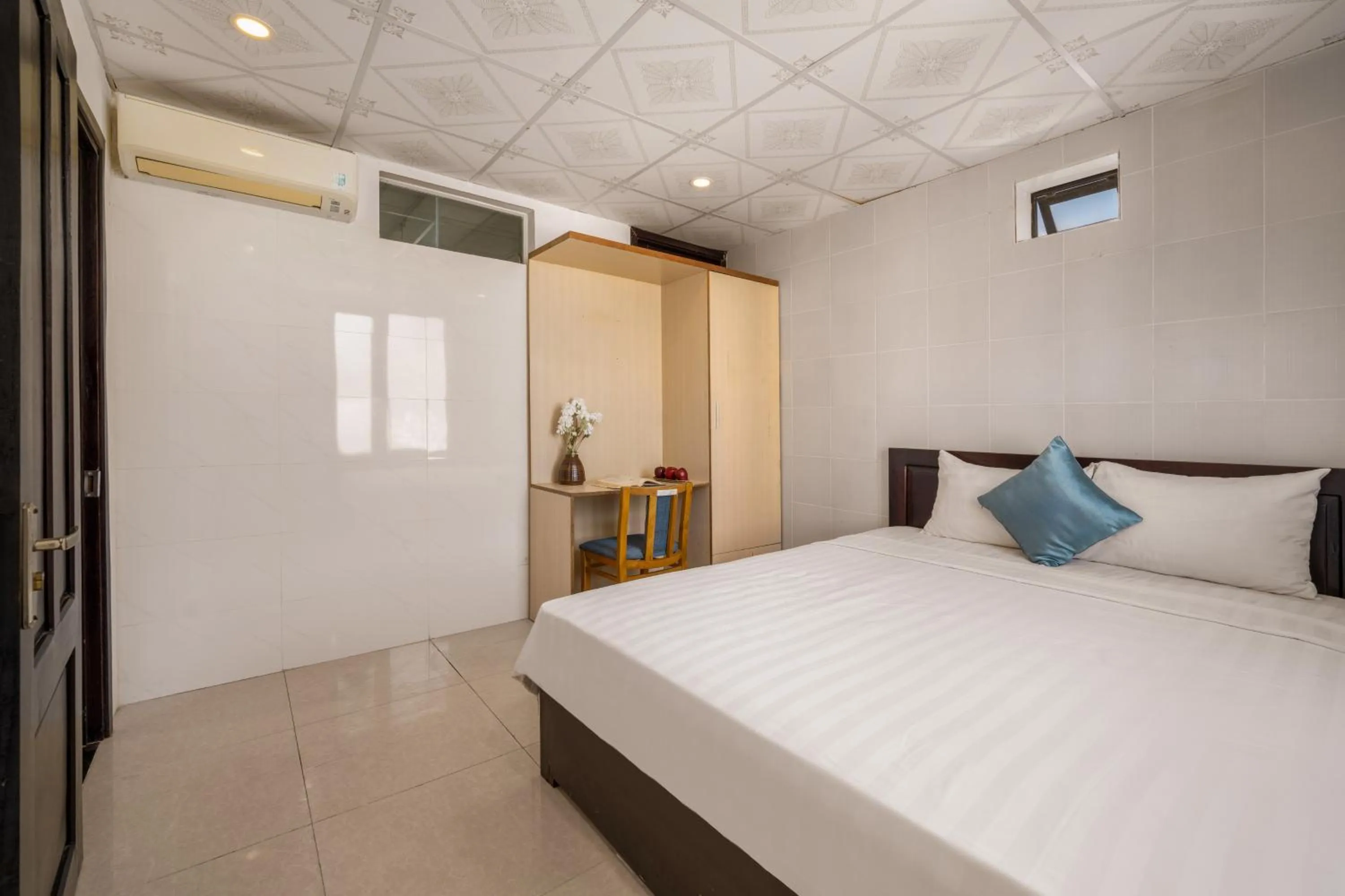 Bedroom, Bed in Maxhome Luxury Hotel