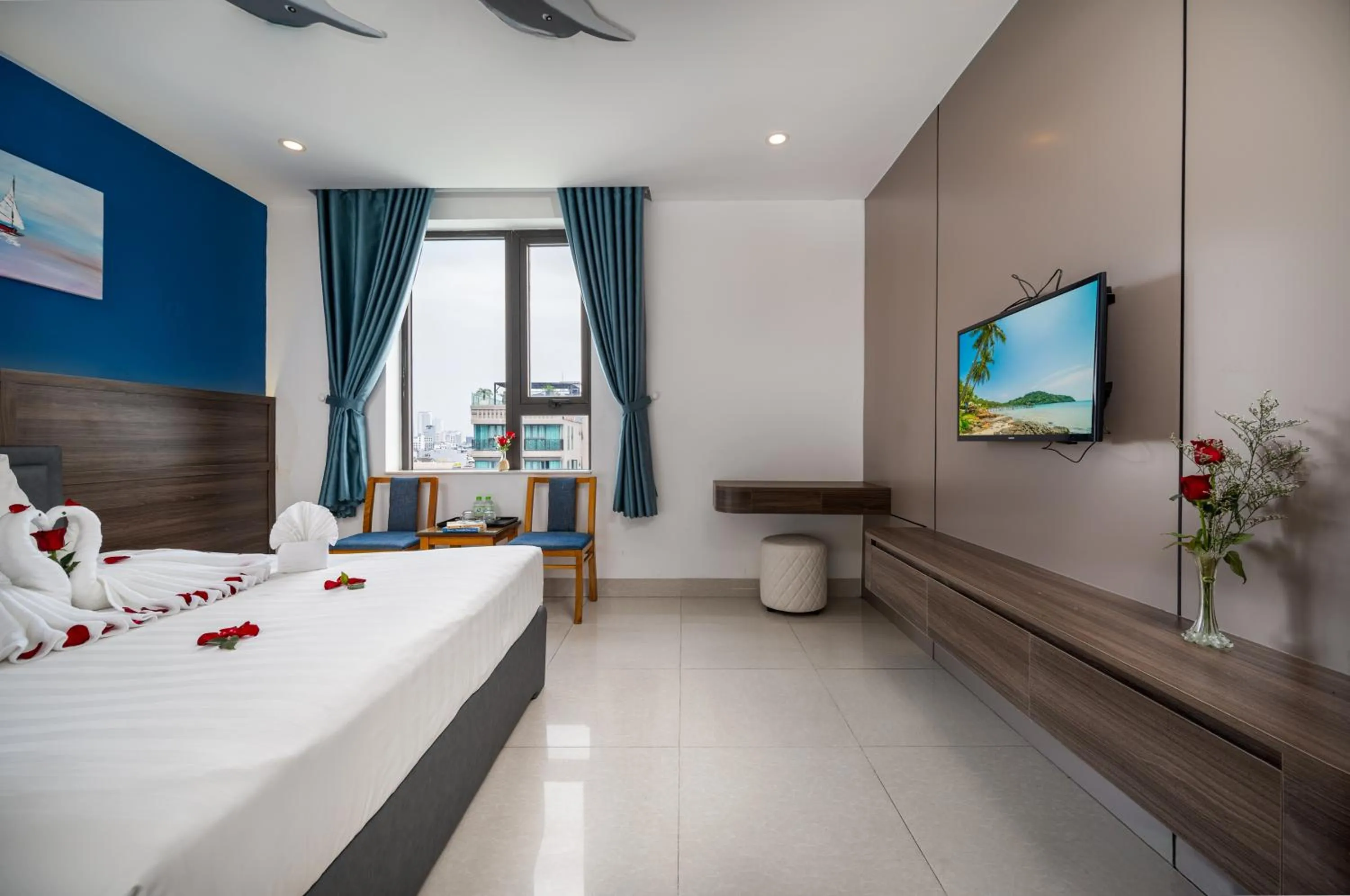 Bed in Maxhome Luxury Hotel