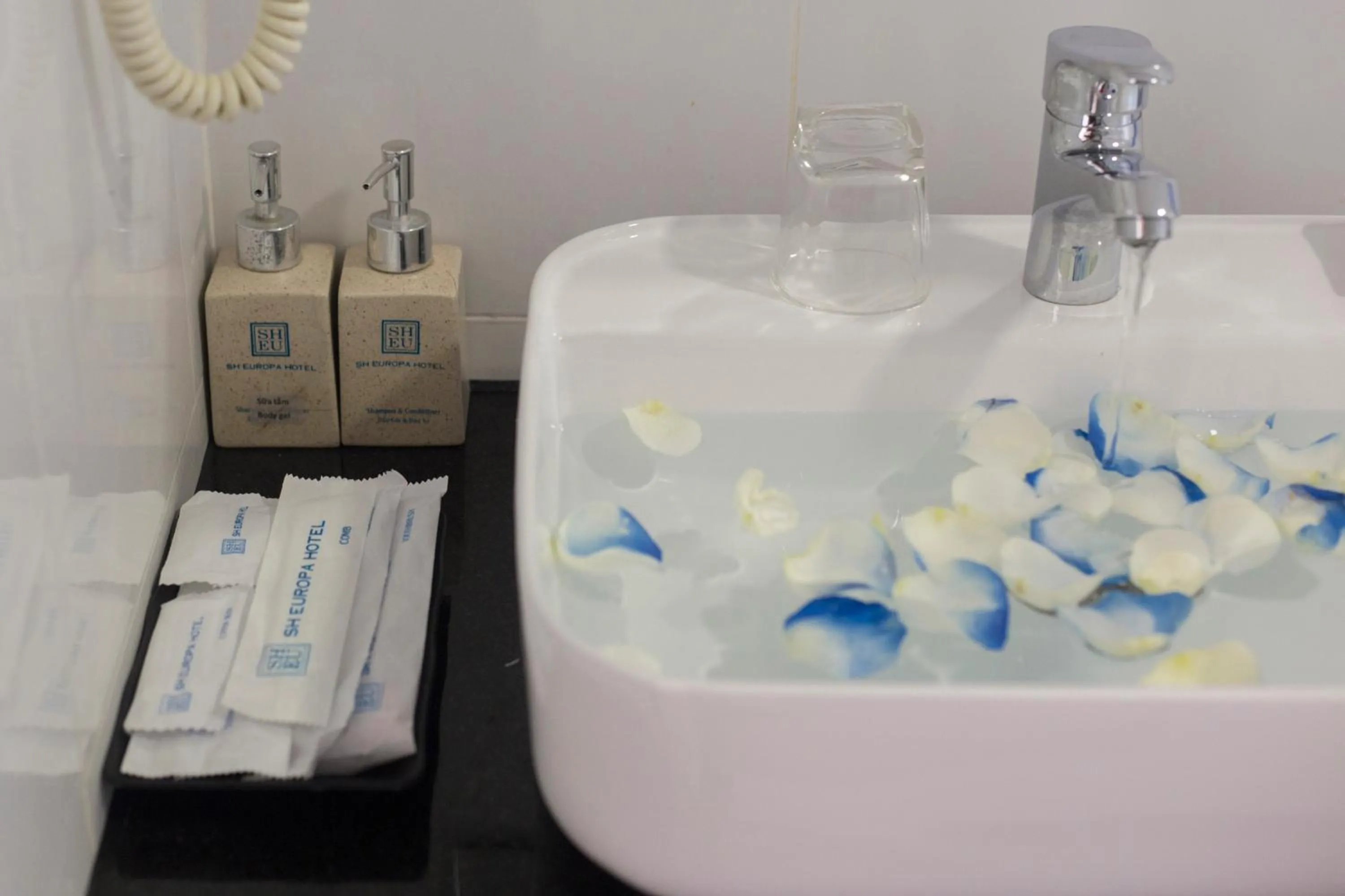 Bathroom in Maxhome Luxury Hotel